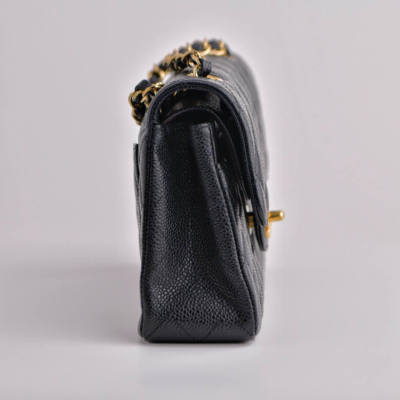 Chanel - Petit sac à double rabat classique en cuir de veau Unisexe en vente