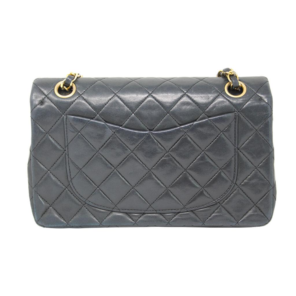 Brand: Chanel
Handles: Braided Gold Tone Chain with Black Lambskin Leather, Drop: 18