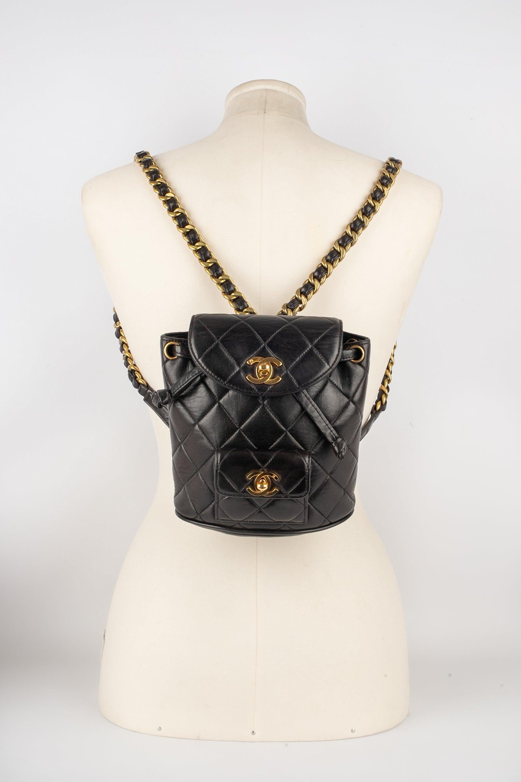 Chanel - (Made in France) Piccolo zaino trapuntato in pelle di agnello nera con elementi in metallo dorato. Il pezzo viene venduto con un numero di serie e un certificato.

Informazioni aggiuntive:
Condizioni: Ottime condizioni
Dimensioni: Altezza: