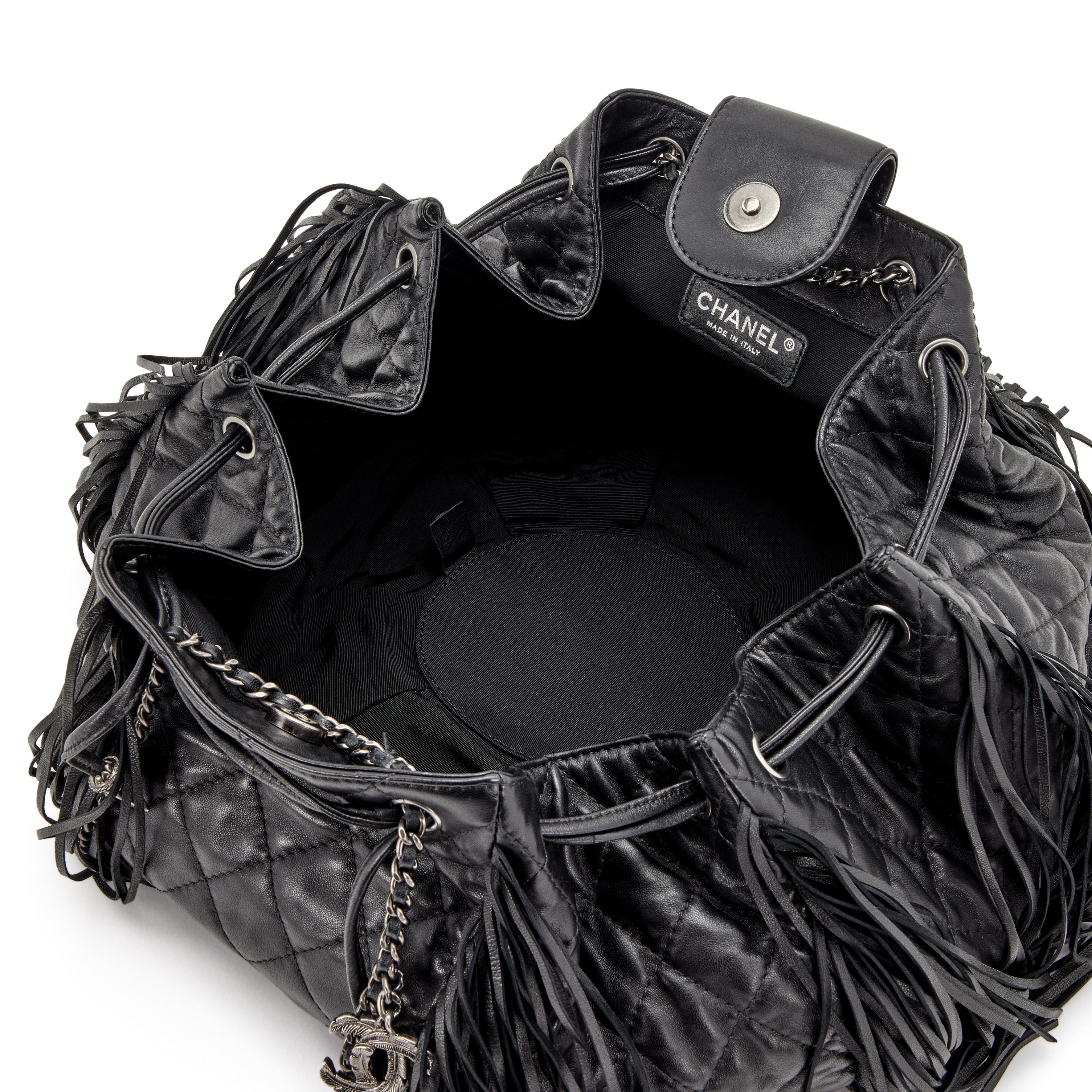 Chanel 2014 Dallas Drawstring Bucket Quilted Rare Fringe Lambskin Leather Bag en vente 11