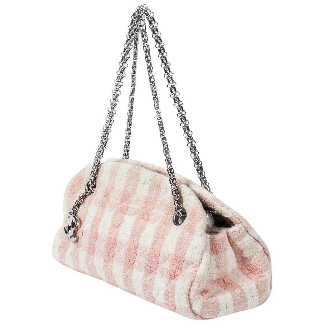 This 2010 rare gem is a photogenic cutie and such a perfect compliment to a well styled outfit! With a signature diamond stitch pattern, we love the gingham pink and white tweed body. The interlocking silvertone CC logo charm at its front face is