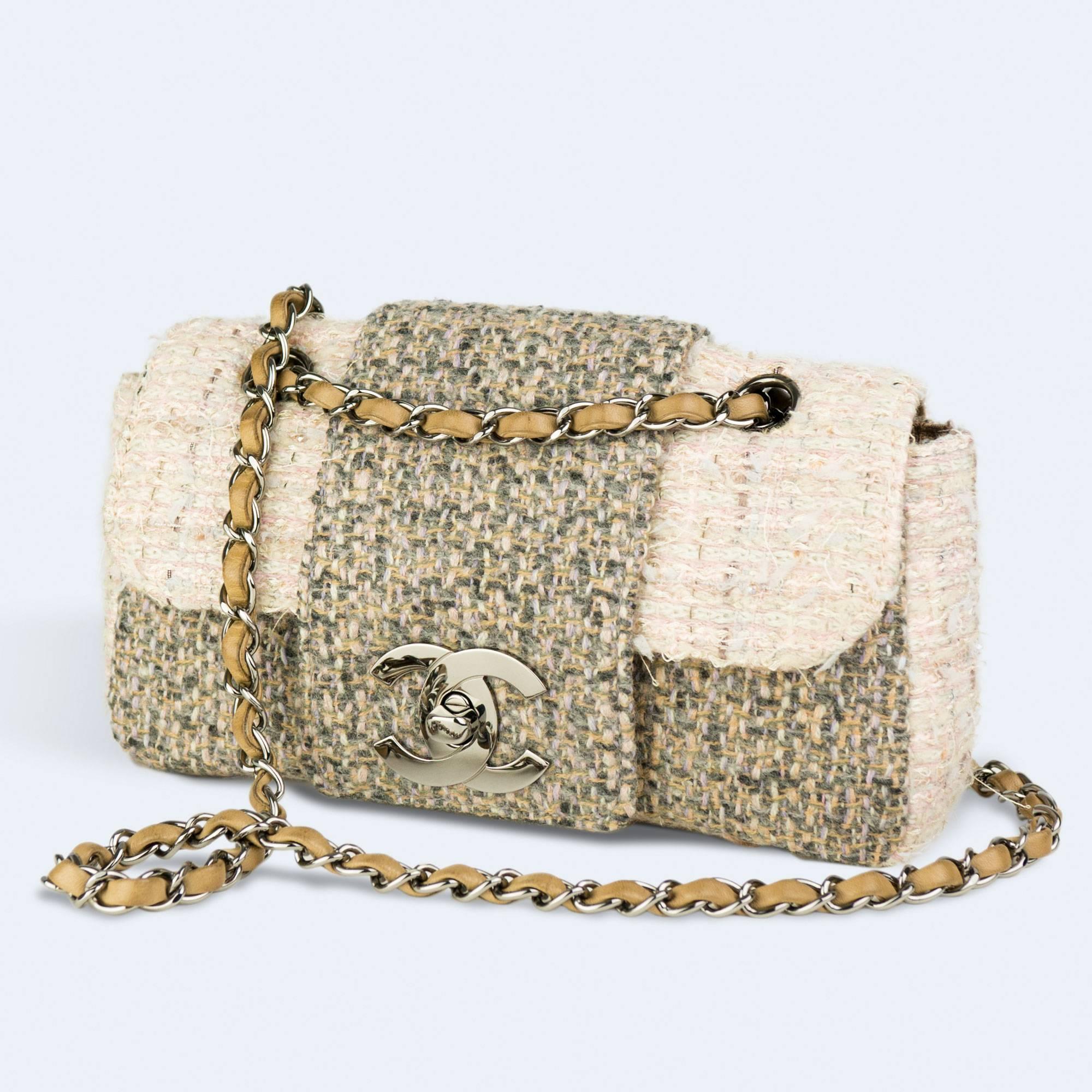 Chanel small cream and grey and multi color tweed with large CC logo and interlocking clasp

2004  {VINTAGE 17 Years}
Antique silver hardware
Interwoven chain
Interior center pocket
Interior brown lambskin lining on flap
Interior brown nylon
