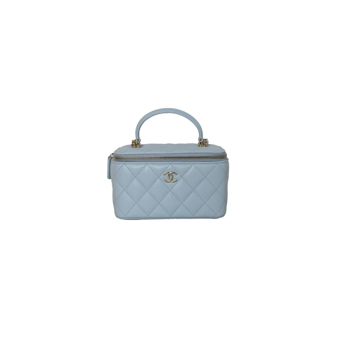 Chanel Kleine Waschtischtasche mit Kette Hellblau (Grau) im Angebot