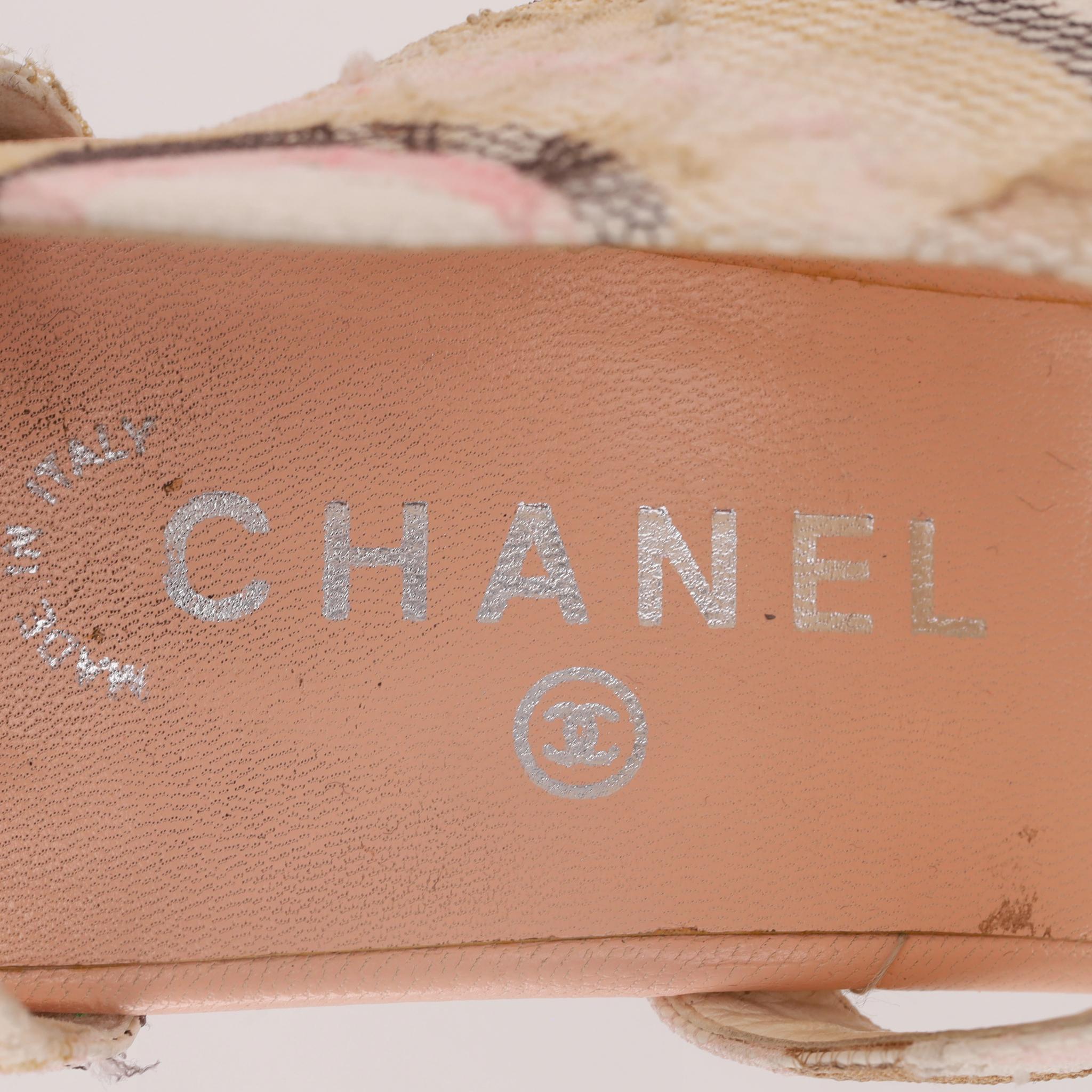 Sandales D'Orsay en peau de serpent de Chanel en vente 1