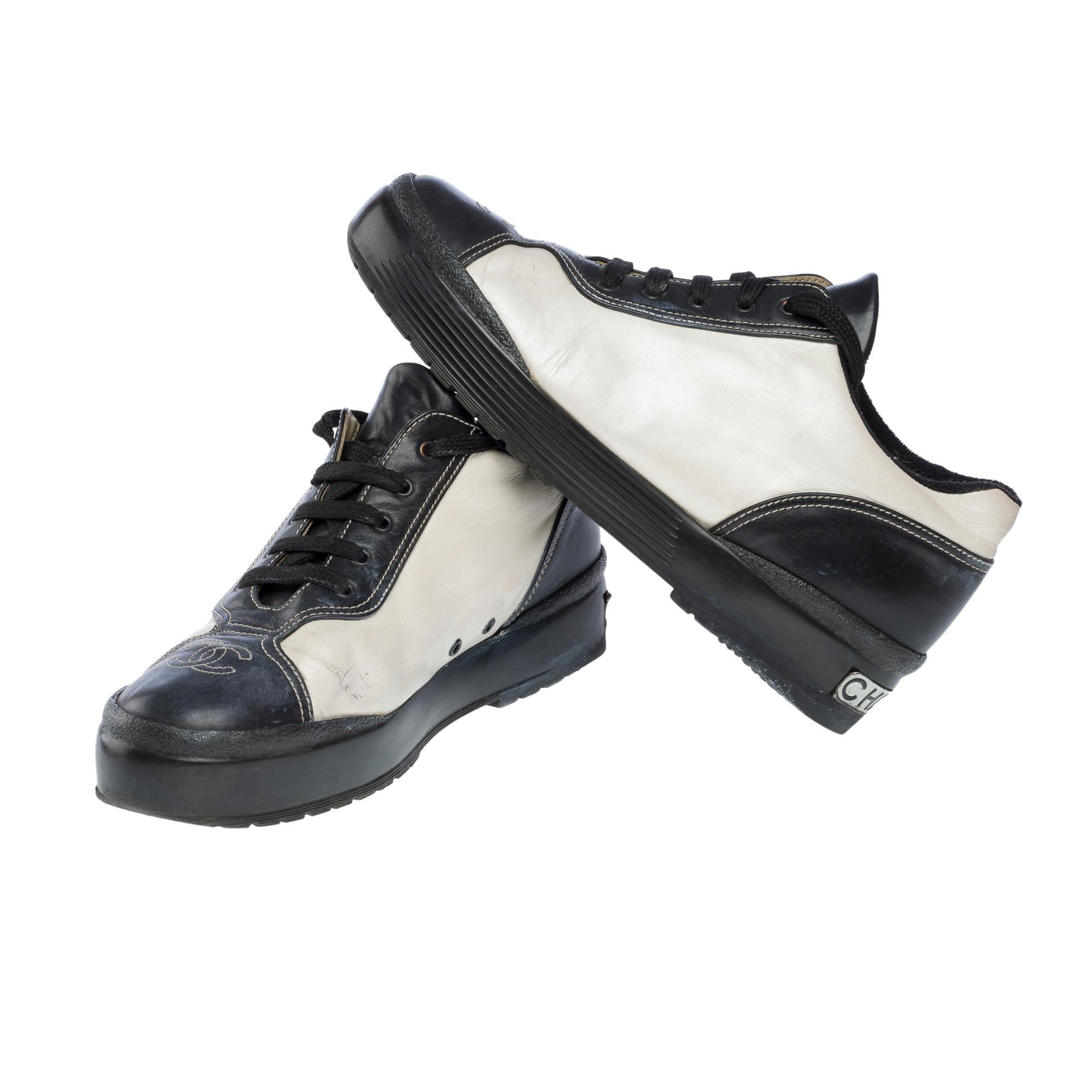 Sneakers Chanel allacciate in pelle di agnello nera, perlata, taglia 40 In condizioni buone in vendita a Paris, IDF