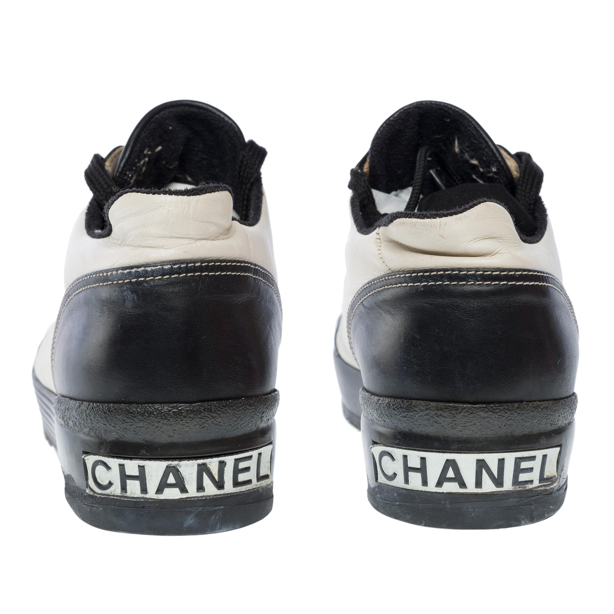 Sneakers Chanel allacciate in pelle di agnello nera, perlata, taglia 40 in vendita 3