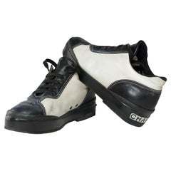 Chanel sneakers laced in black lambskin leather, pearly, size 40