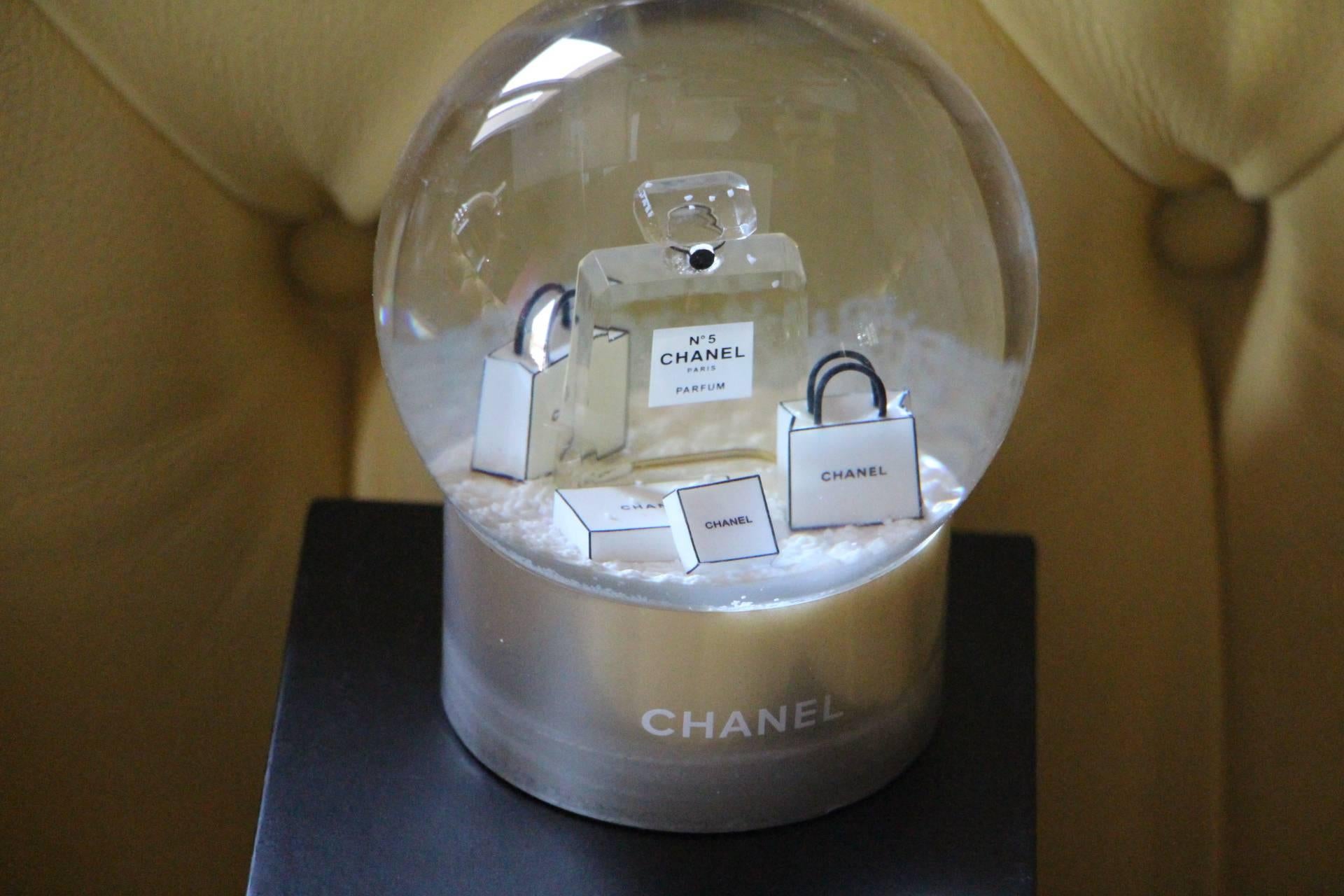 chanel globe