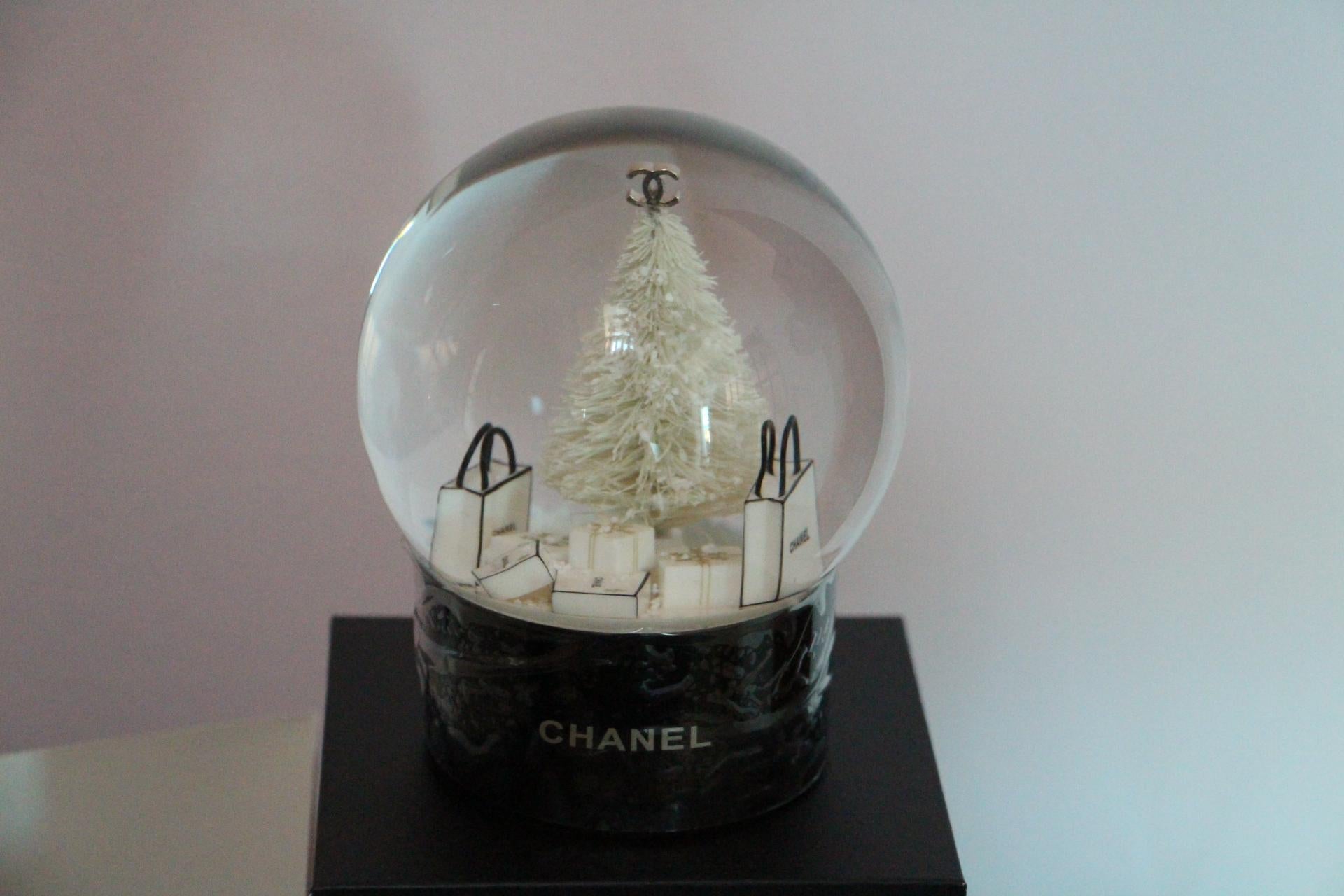 chanel.snow globe
