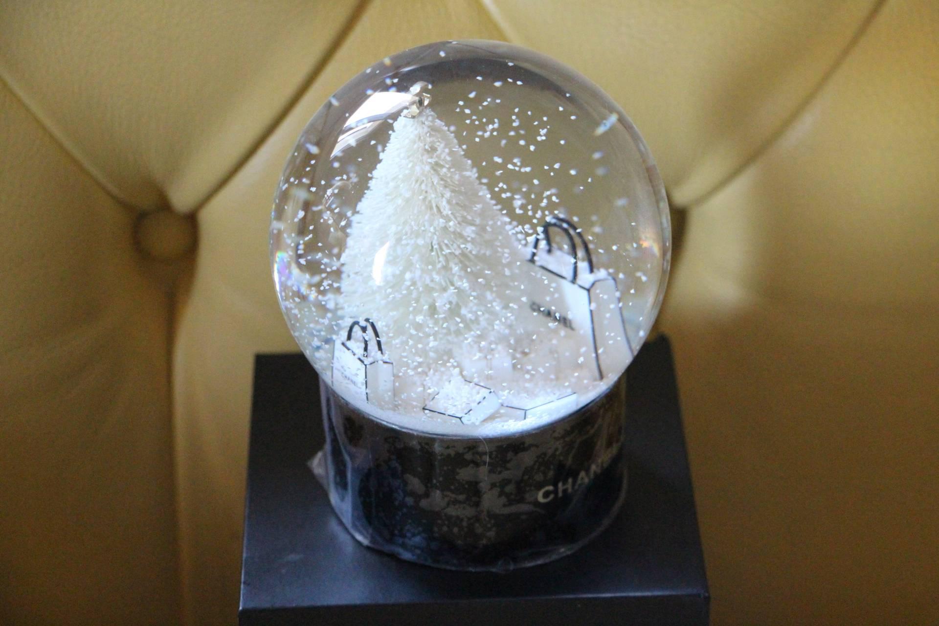 Chanel Snow Globe Dome In Excellent Condition In Saint-Ouen, FR