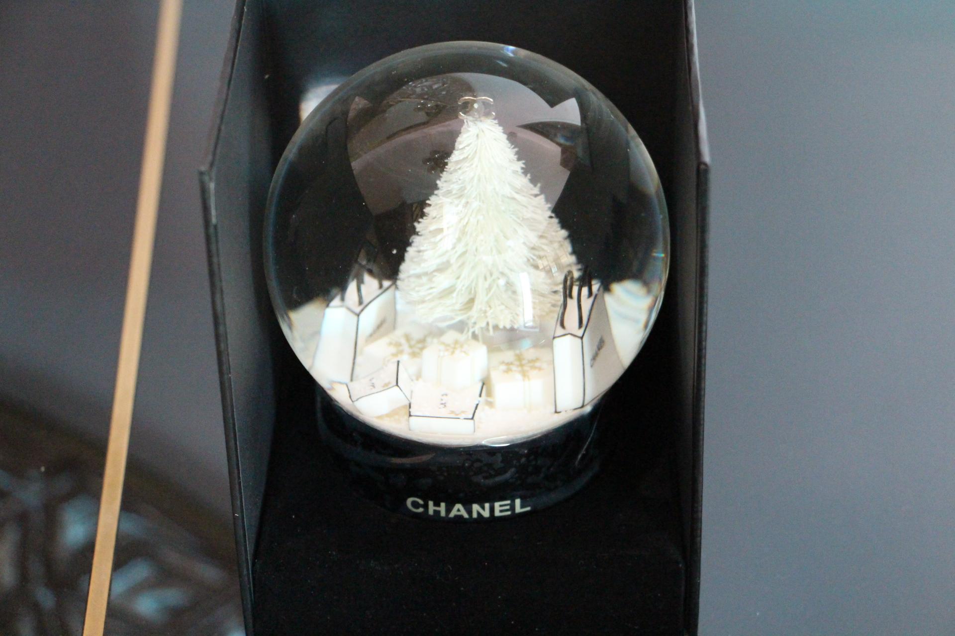 Chanel Snow Globe Dome In Excellent Condition In Saint-Ouen, FR