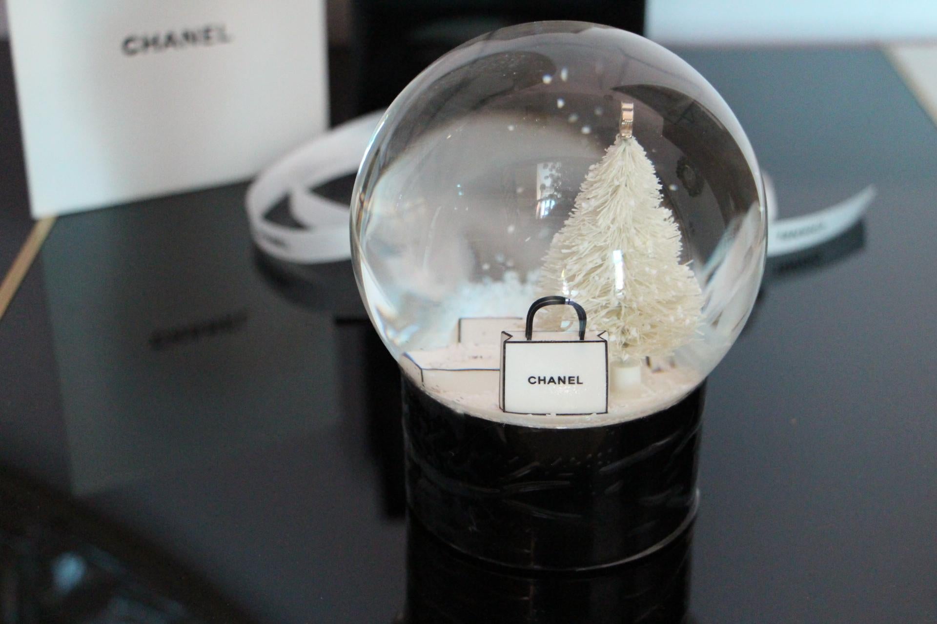 Chanel Snow Globe Dome In New Condition In Saint-ouen, FR
