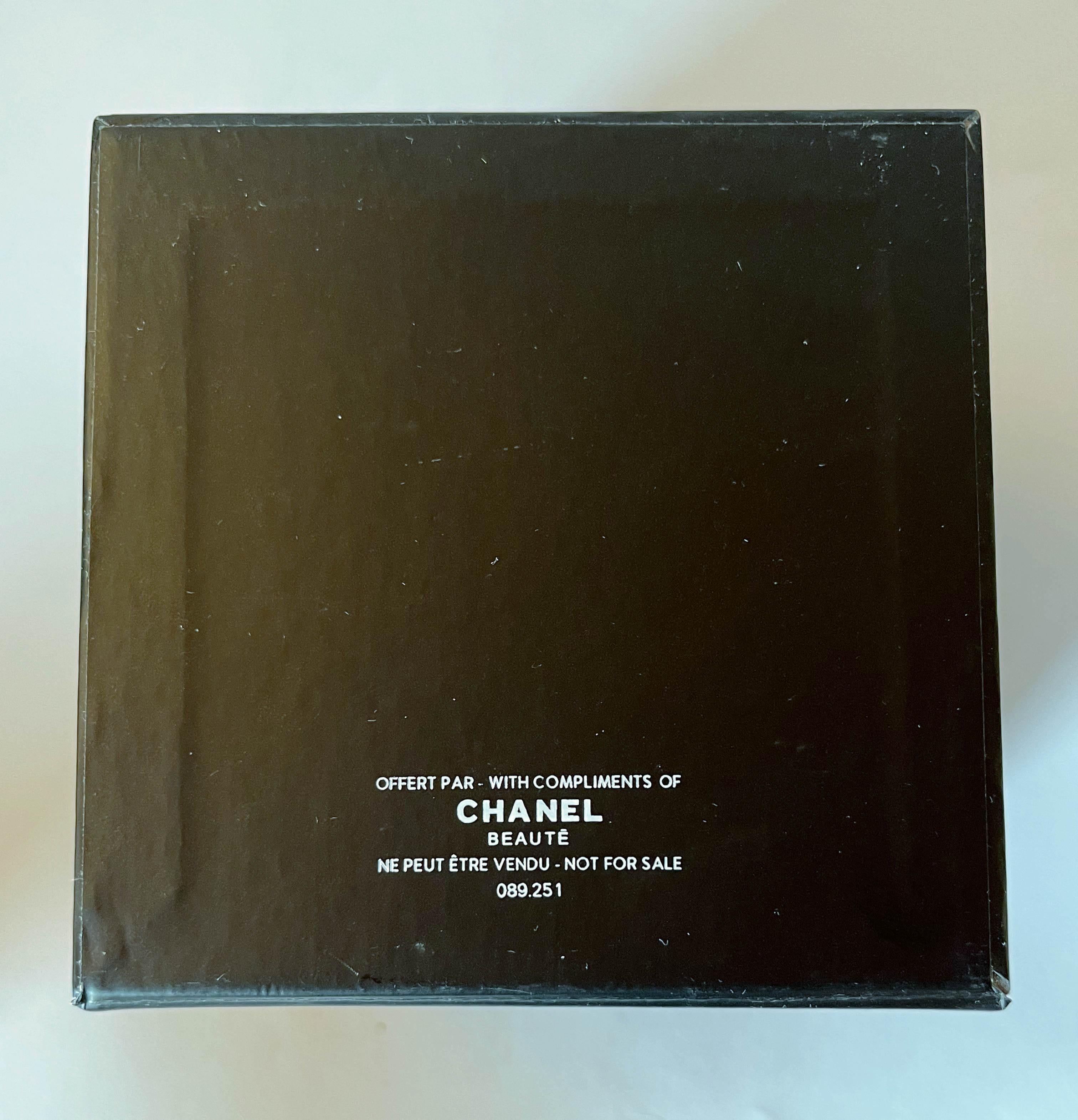 Globe de neige CHANEL en vente 4