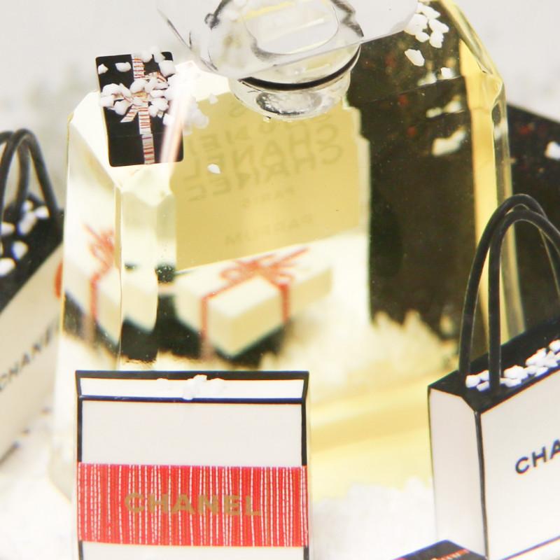 Chanel Snow Globe In Excellent Condition In Paris, FR