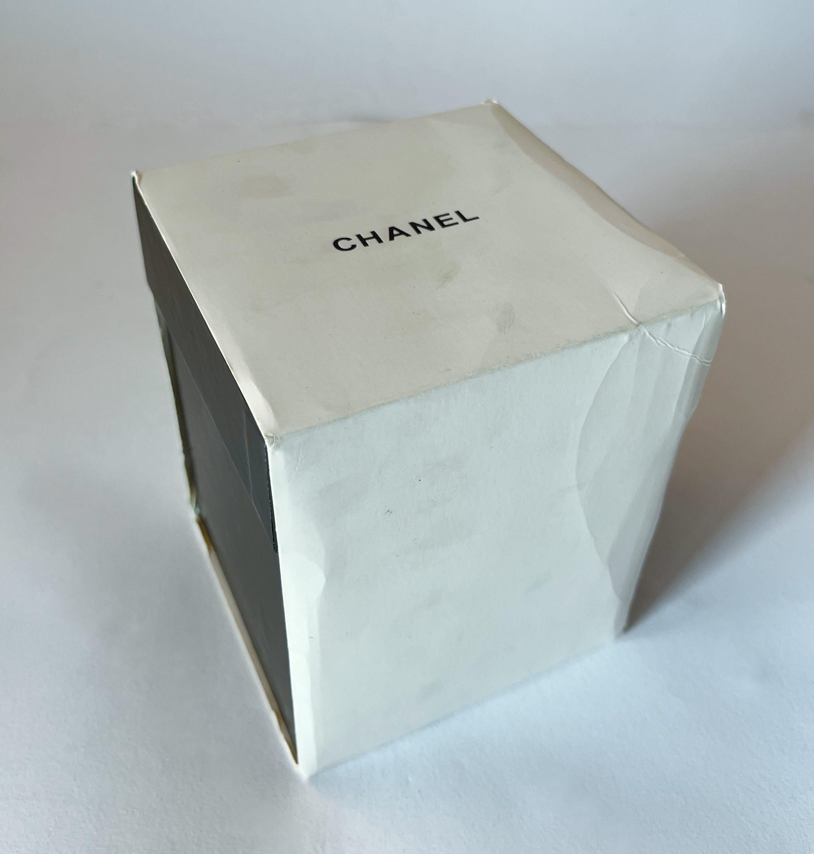 Globe de neige CHANEL en vente 3