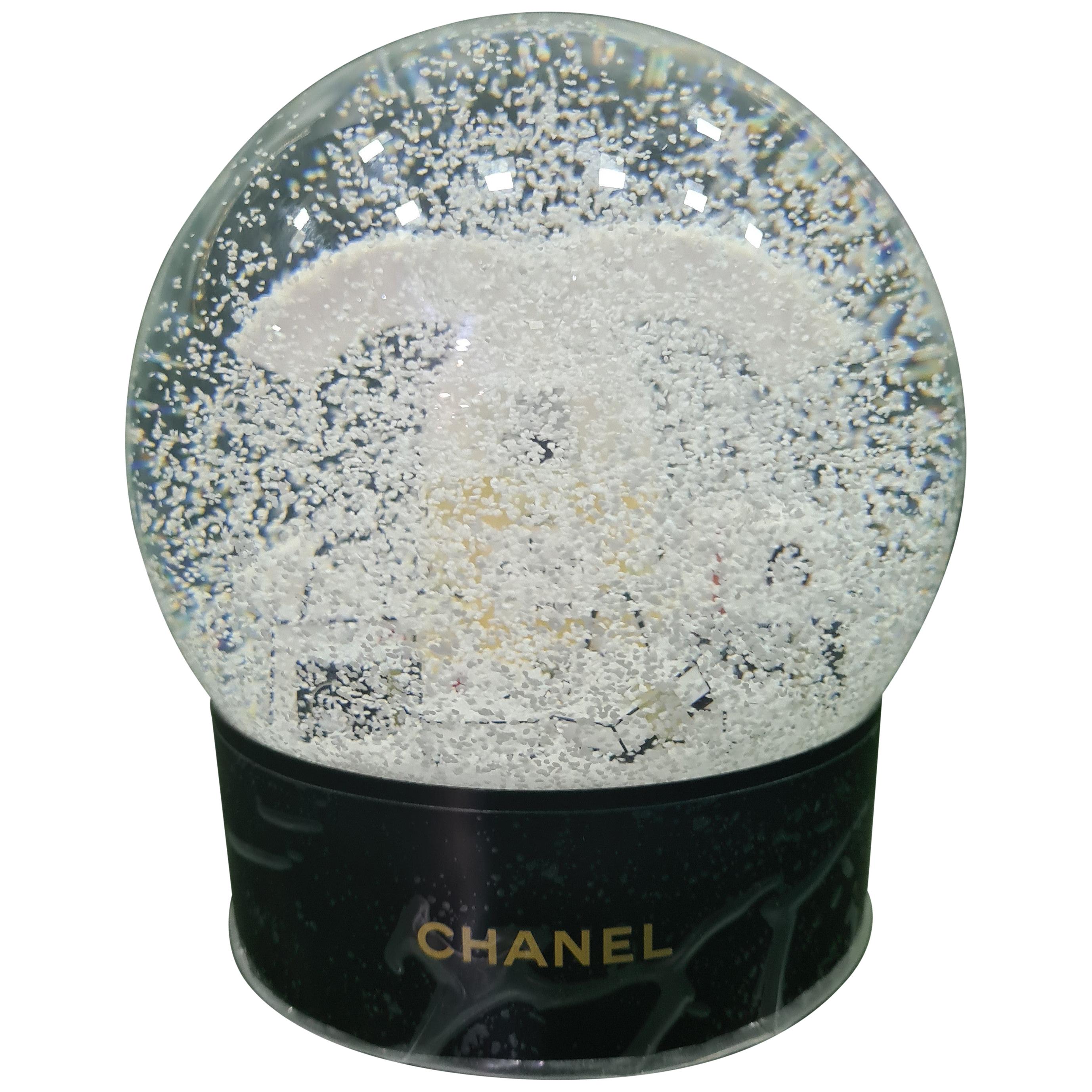 leeuwerik Herformuleren Afdeling Chanel Snow Globe Parfum n°5 For Sale at 1stDibs