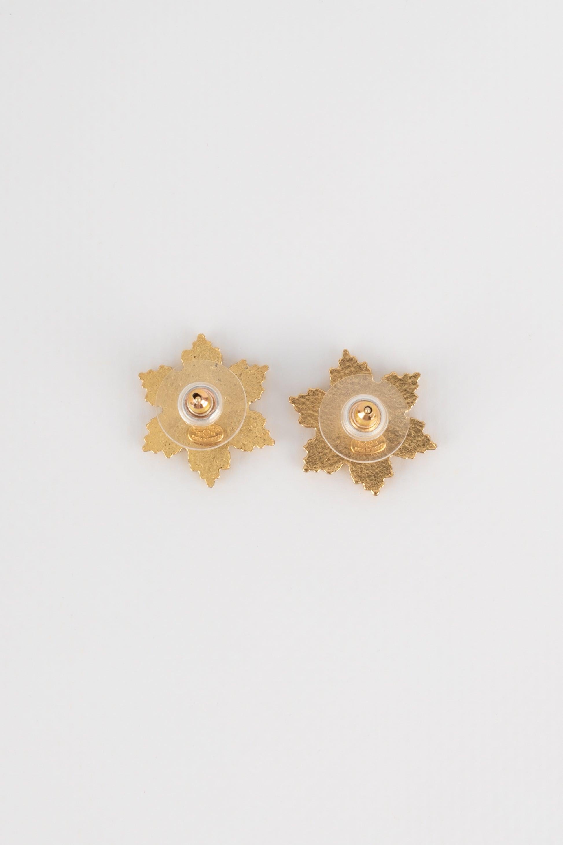 Chanel Snowflake Earrings with Swarovski Rhinestones, 2001 In Excellent Condition In SAINT-OUEN-SUR-SEINE, FR