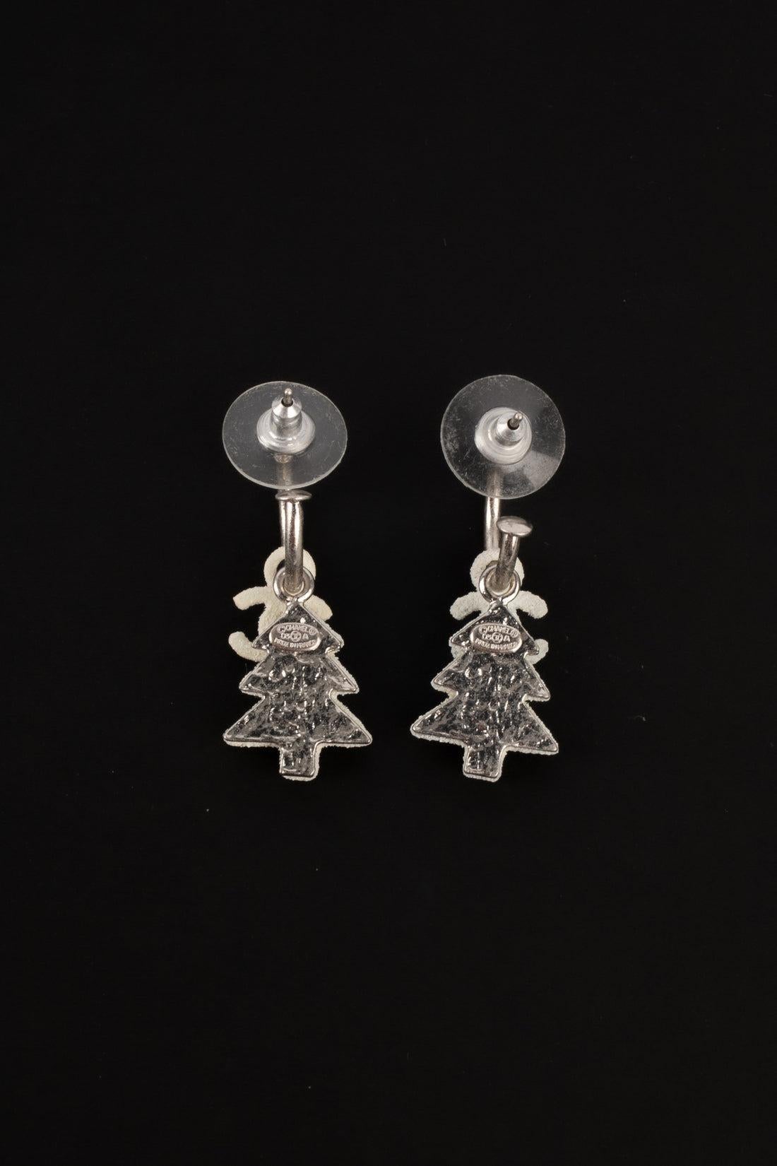 Chanel Snowy Earrings In Excellent Condition For Sale In SAINT-OUEN-SUR-SEINE, FR