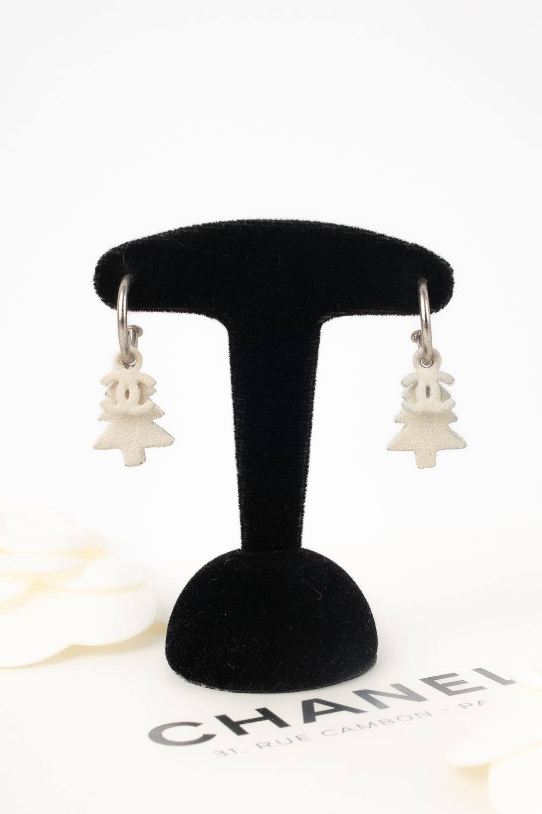 Chanel Snowy Earrings For Sale 2