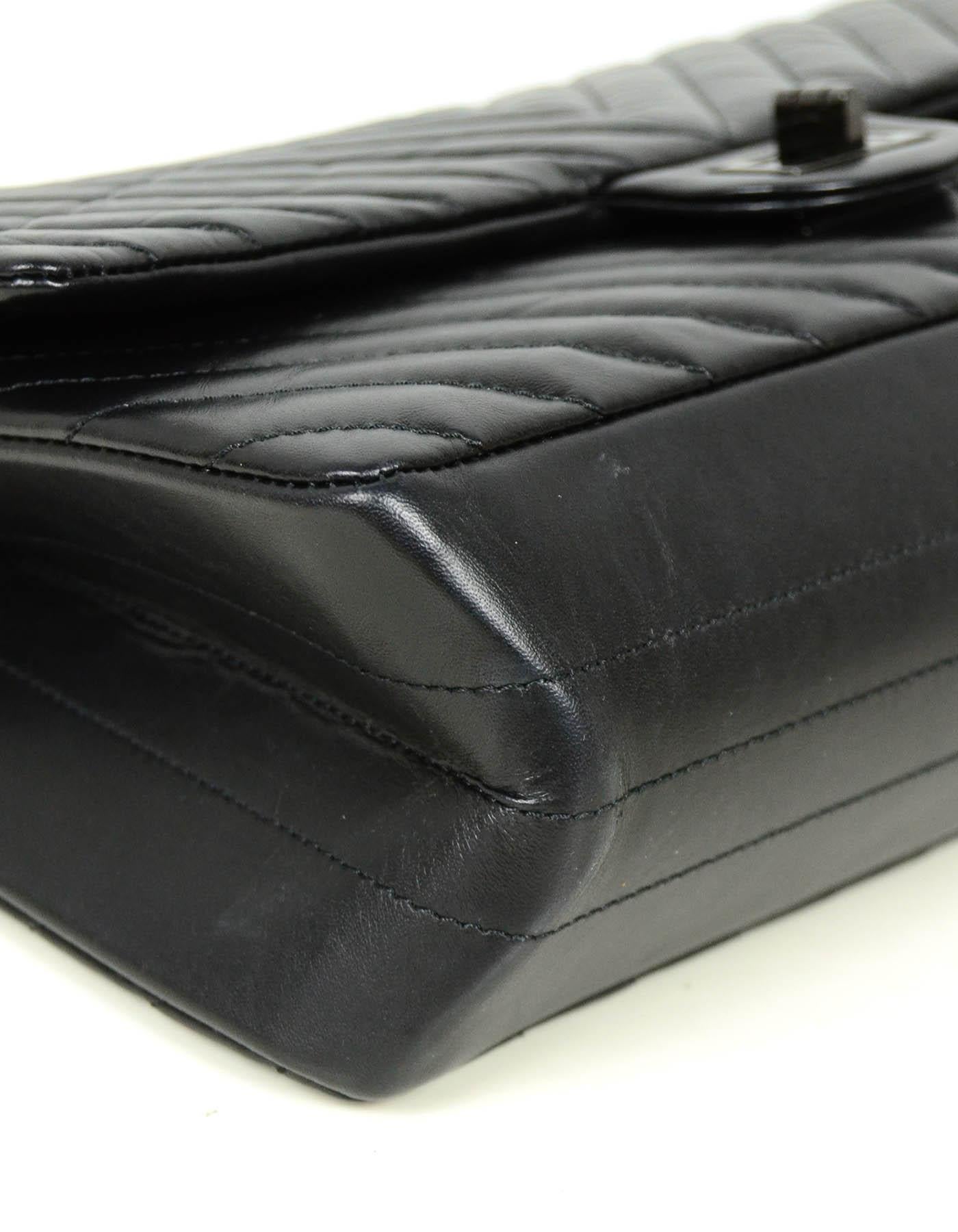 Women's Chanel So Black Calfskin Leather Quilted 2.55 Reissue 226 Classic Flap Bag For Sale