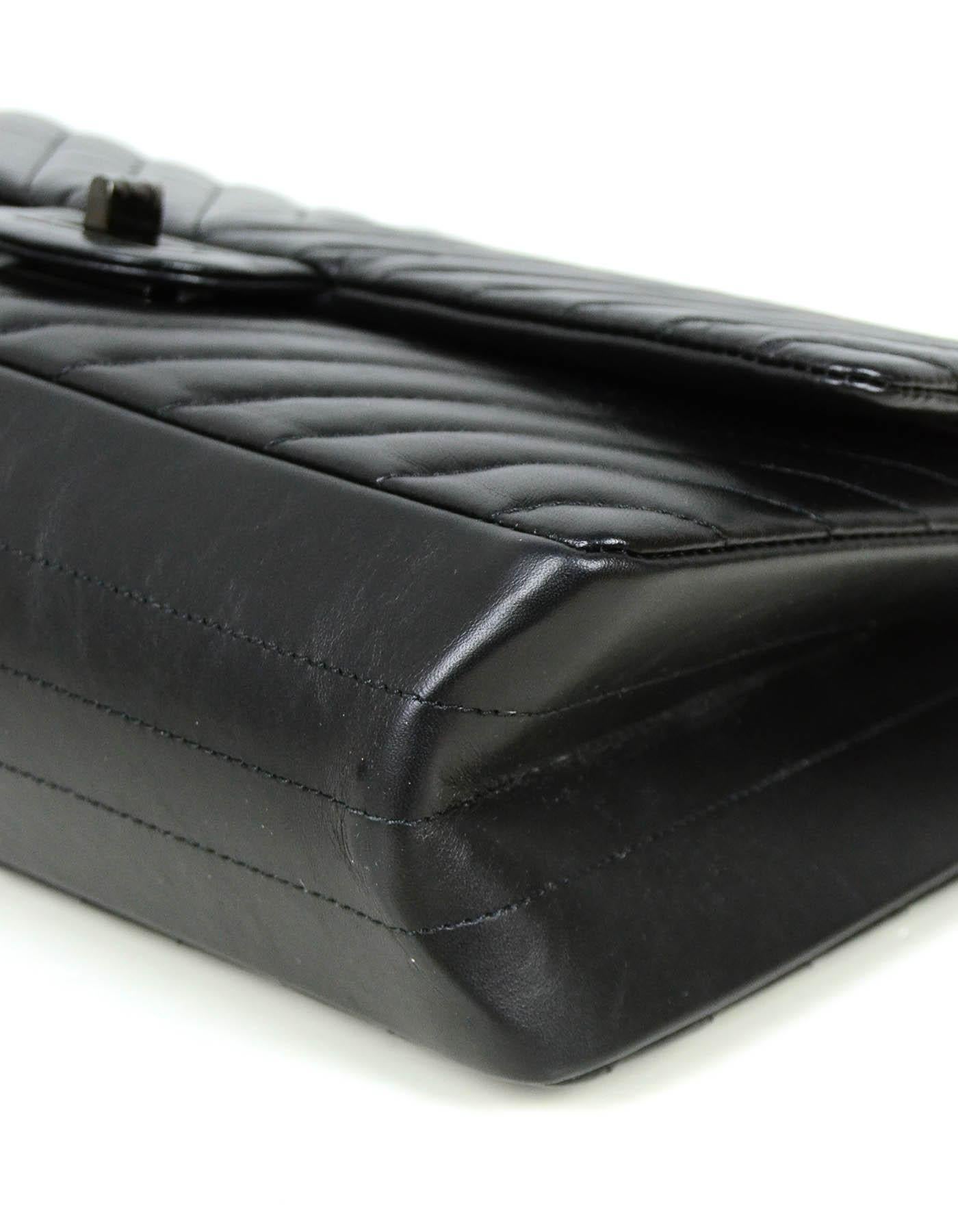Chanel So Black Calfskin Leather Quilted 2.55 Reissue 226 Classic Flap Bag For Sale 1