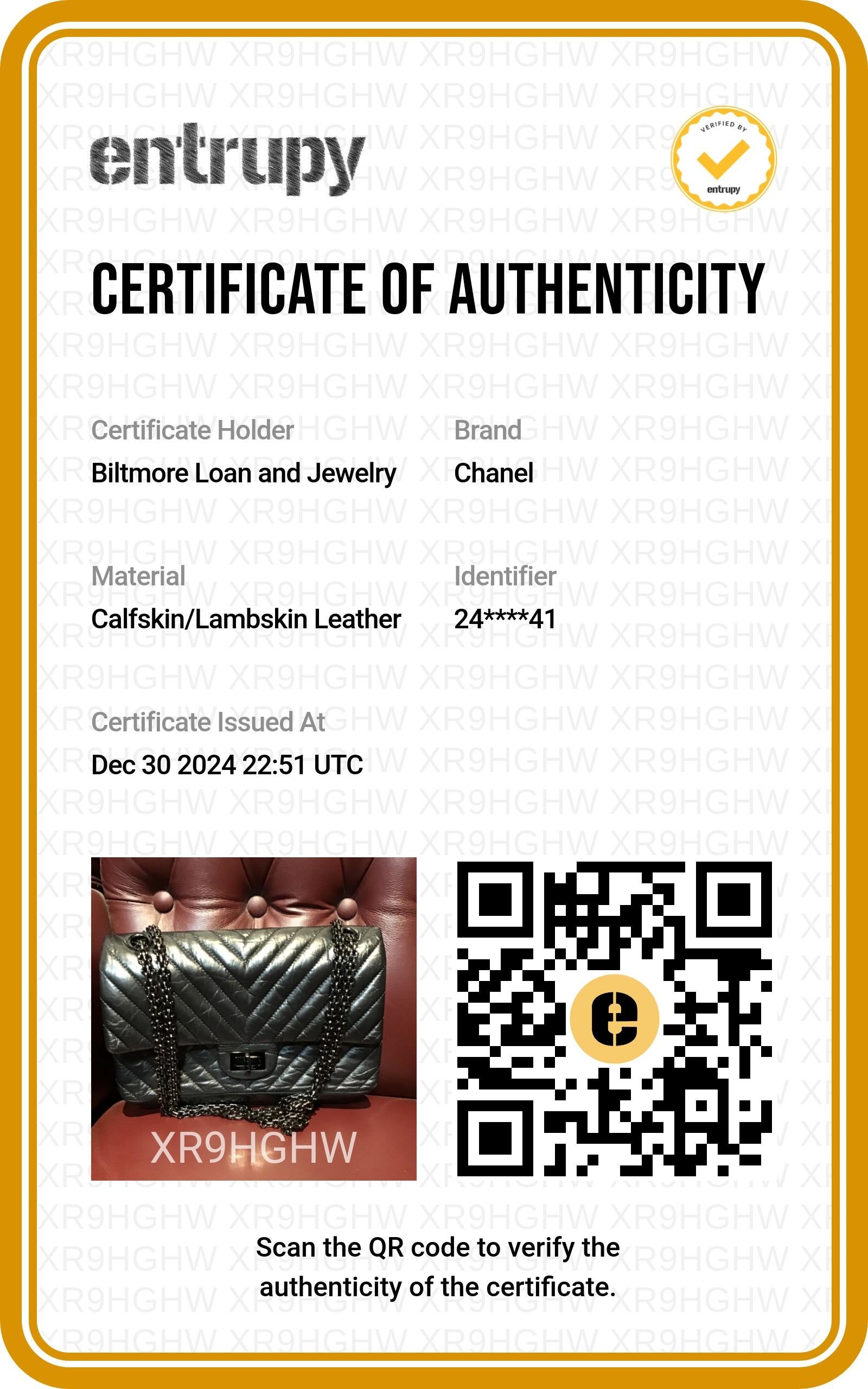 Chanel So Black Chevron in pelle di vitello trapuntata 2.55 Reissue Doppia Patta in vendita 6