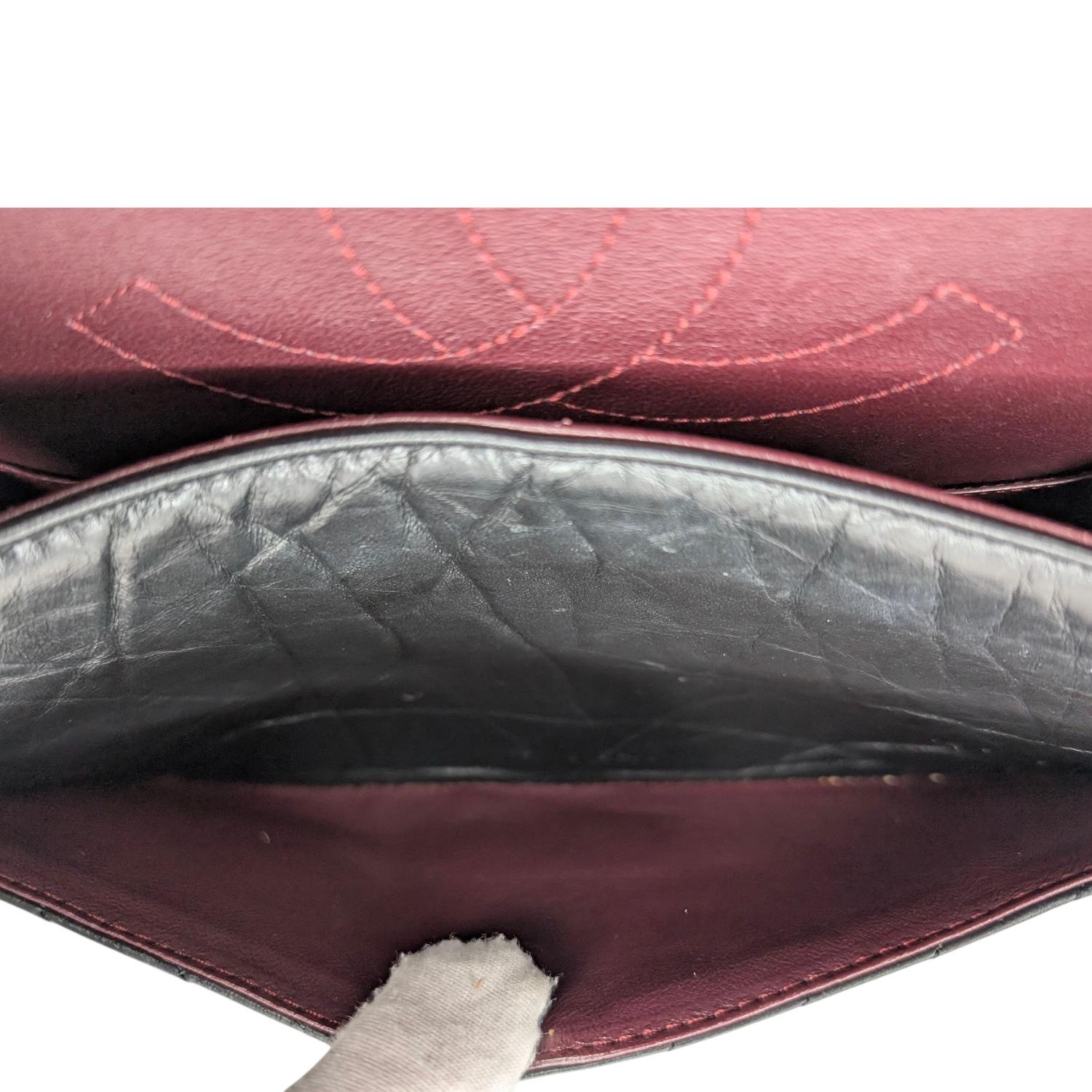 Chanel So Black Chevron in pelle di vitello trapuntata 2.55 Reissue Doppia Patta in vendita 3