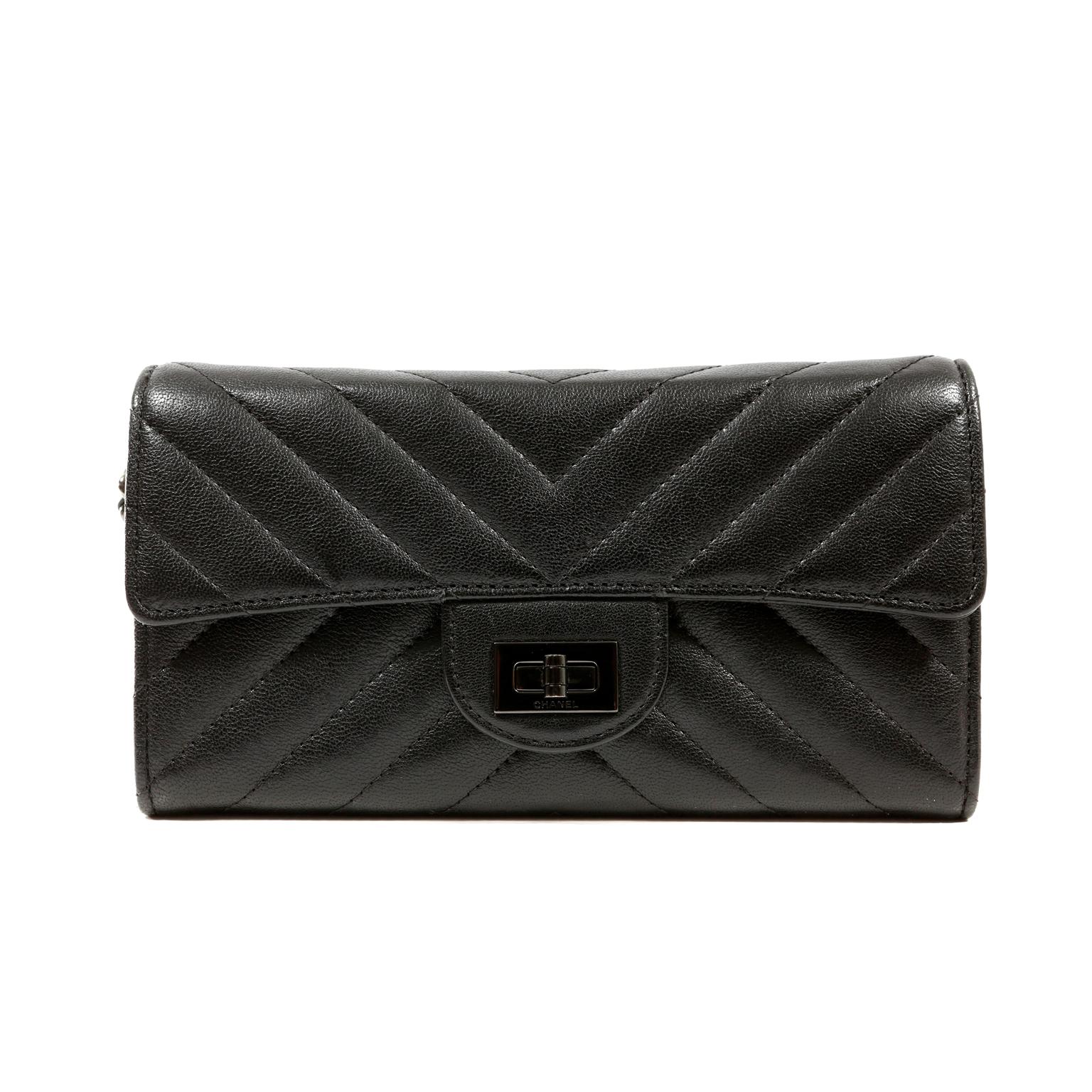 Women's Chanel So Black Chevron Leather Wallet on a Chain For Sale