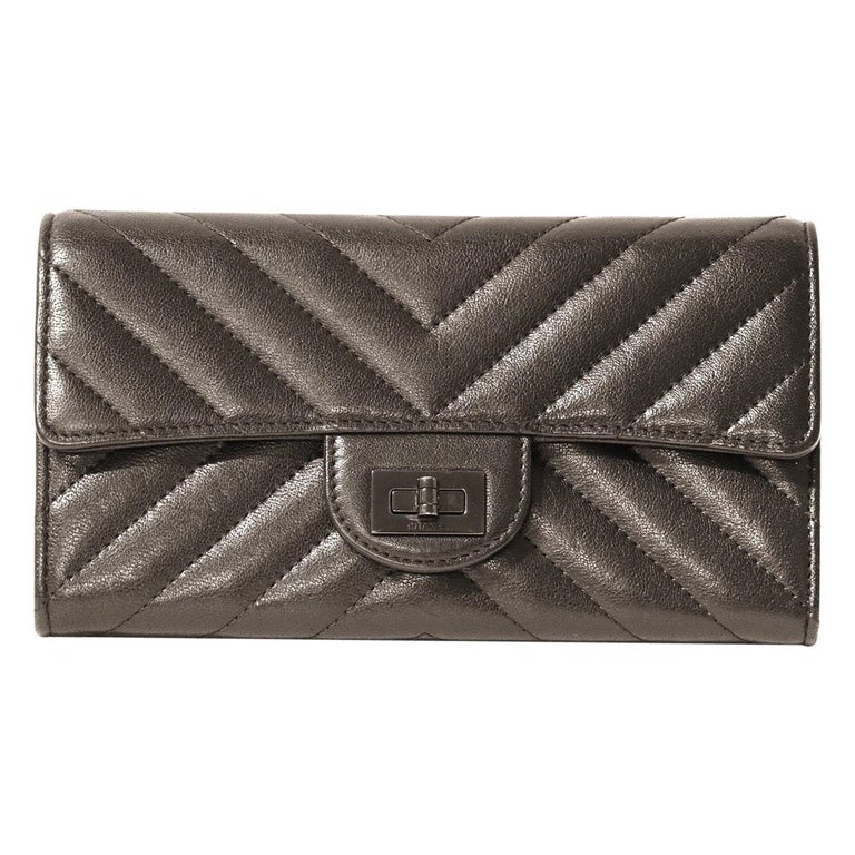 chanel so black chevron reissue