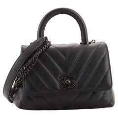 Sac Chanel So Black Coco à poignée supérieure à chevrons caviar extra mini