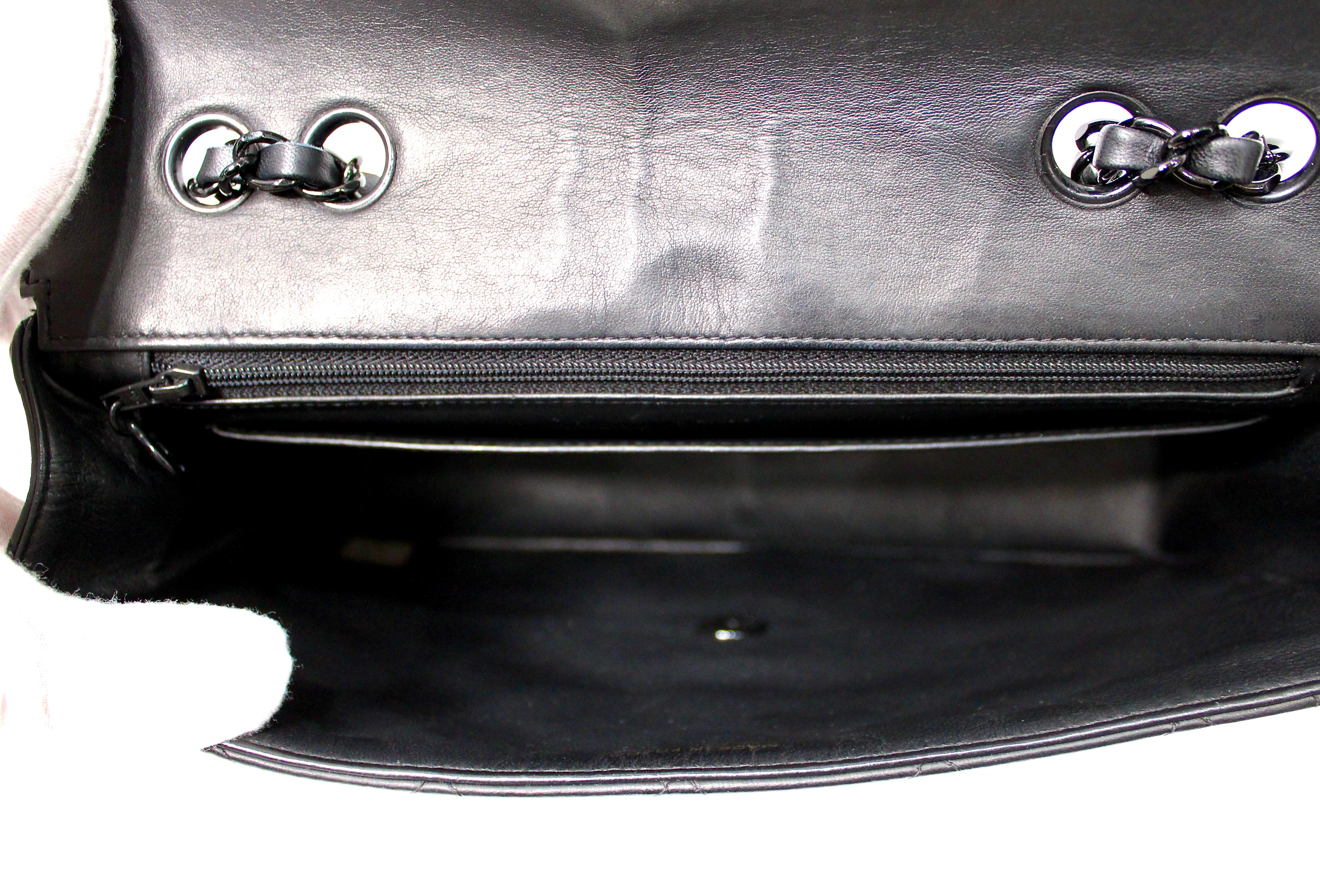 Chanel So Schwarz Lammfell Einzelne Klappe Handtasche circa 1990s im Angebot 7