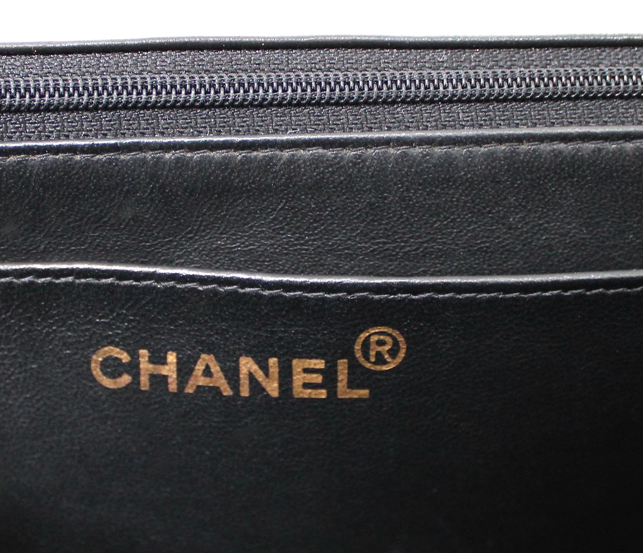 Chanel So Schwarz Lammfell Einzelne Klappe Handtasche circa 1990s im Angebot 8