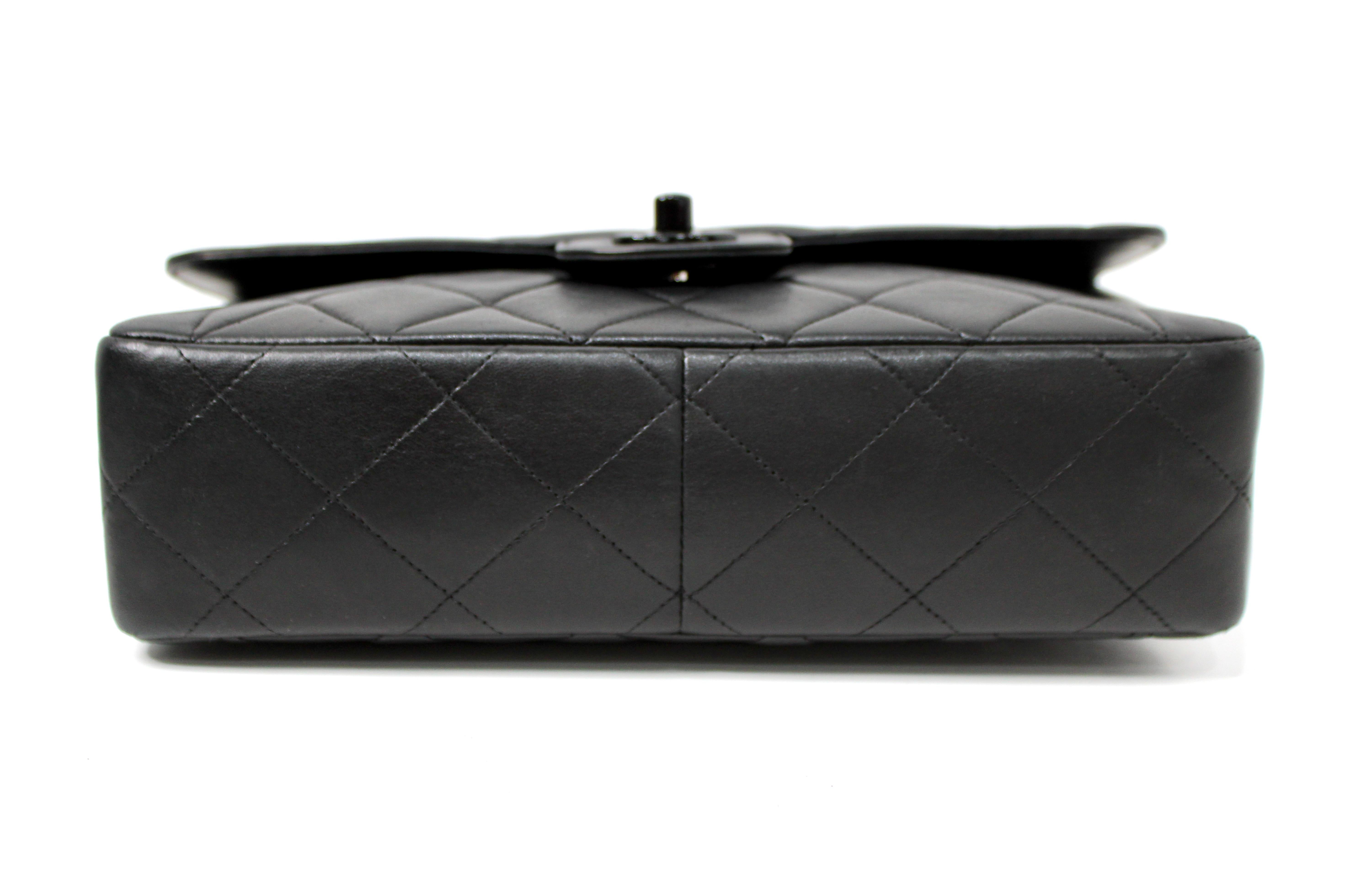 Chanel So Schwarz Lammfell Einzelne Klappe Handtasche circa 1990s im Angebot 3