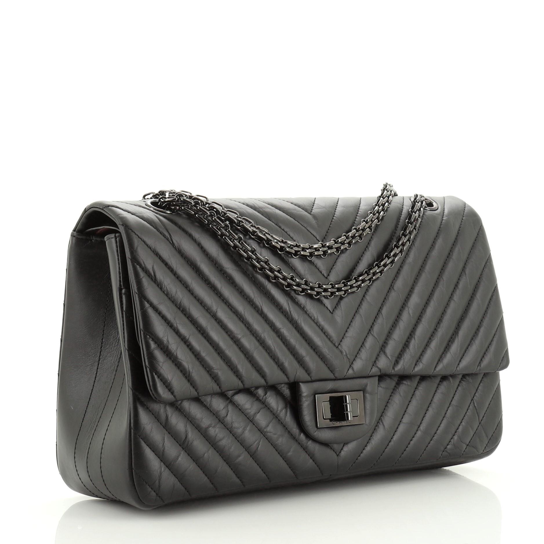 Chanel Reissue So Black Chevron 2024 favors