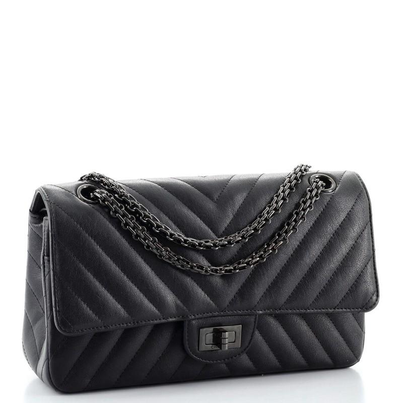Chanel So Black Reissue 2.55 Flap Bag Chevron Sheepskin 225 In Good Condition In NY, NY