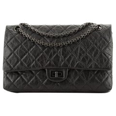 Chanel So Black Reissue 2.55 Sac à rabat en cuir de veau vieilli matelassé 226