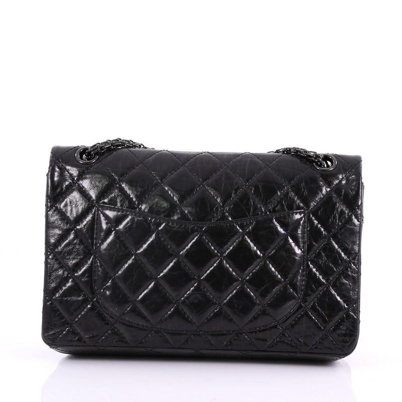 Chanel So Black Reissue 2.55 Handtasche Gestepptes glasiertes Kalbsleder 226 im Zustand „Gut“ in NY, NY