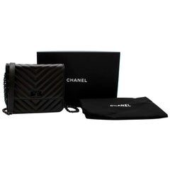 Chanel So Black Reissue 2.55 Square Chevron Portefeuille sur chaîne