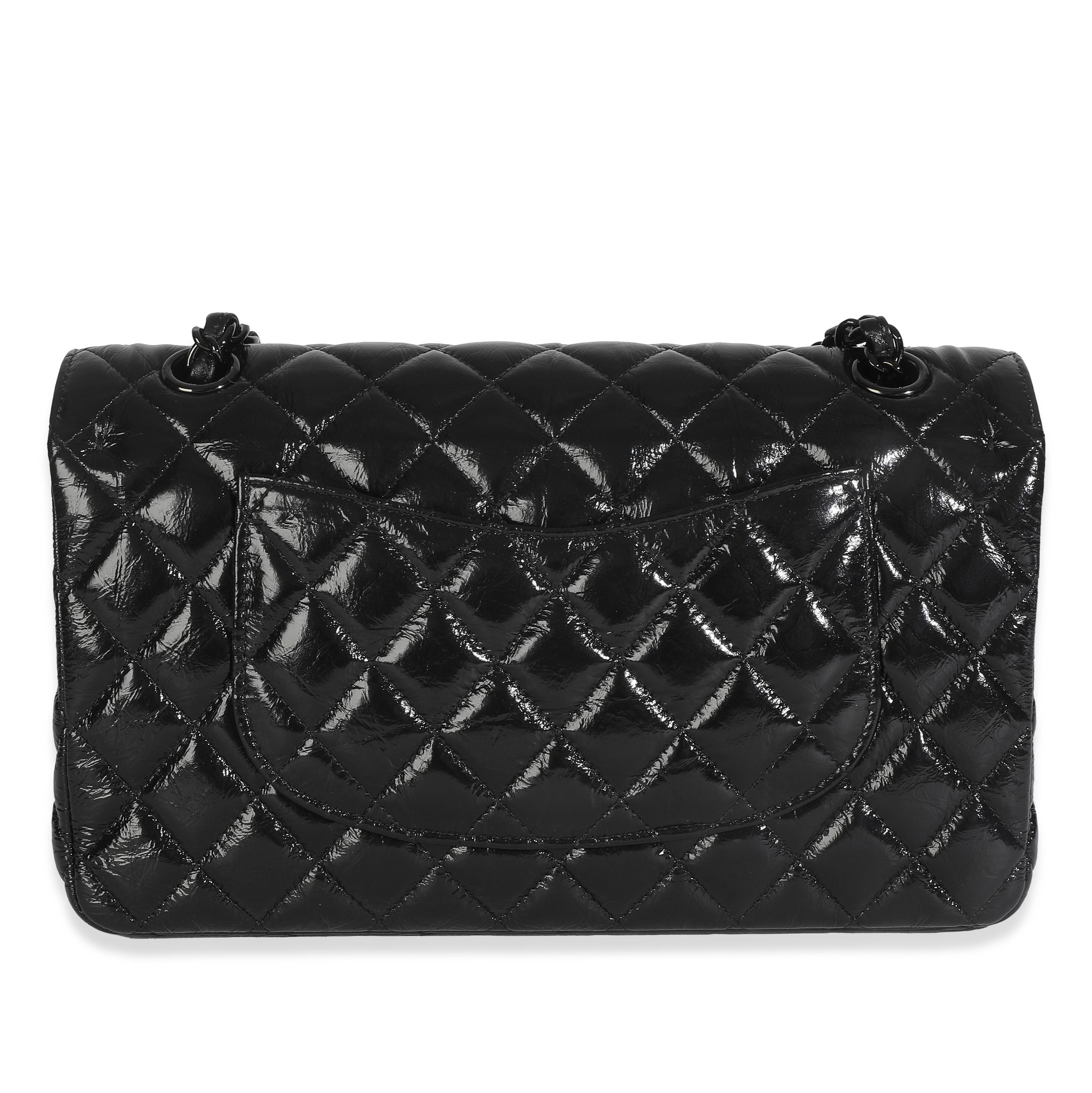 Titre du listing : Chanel So Black Shiny Crumpled Quilted Calfskin Medium Classic Double Flap Bag
SKU : Z148306
MSRP : 11300.00 USD
Condit : Usagé 
Description de l'état : Un classique intemporel qui ne se démode jamais, le sac à rabat de Chanel