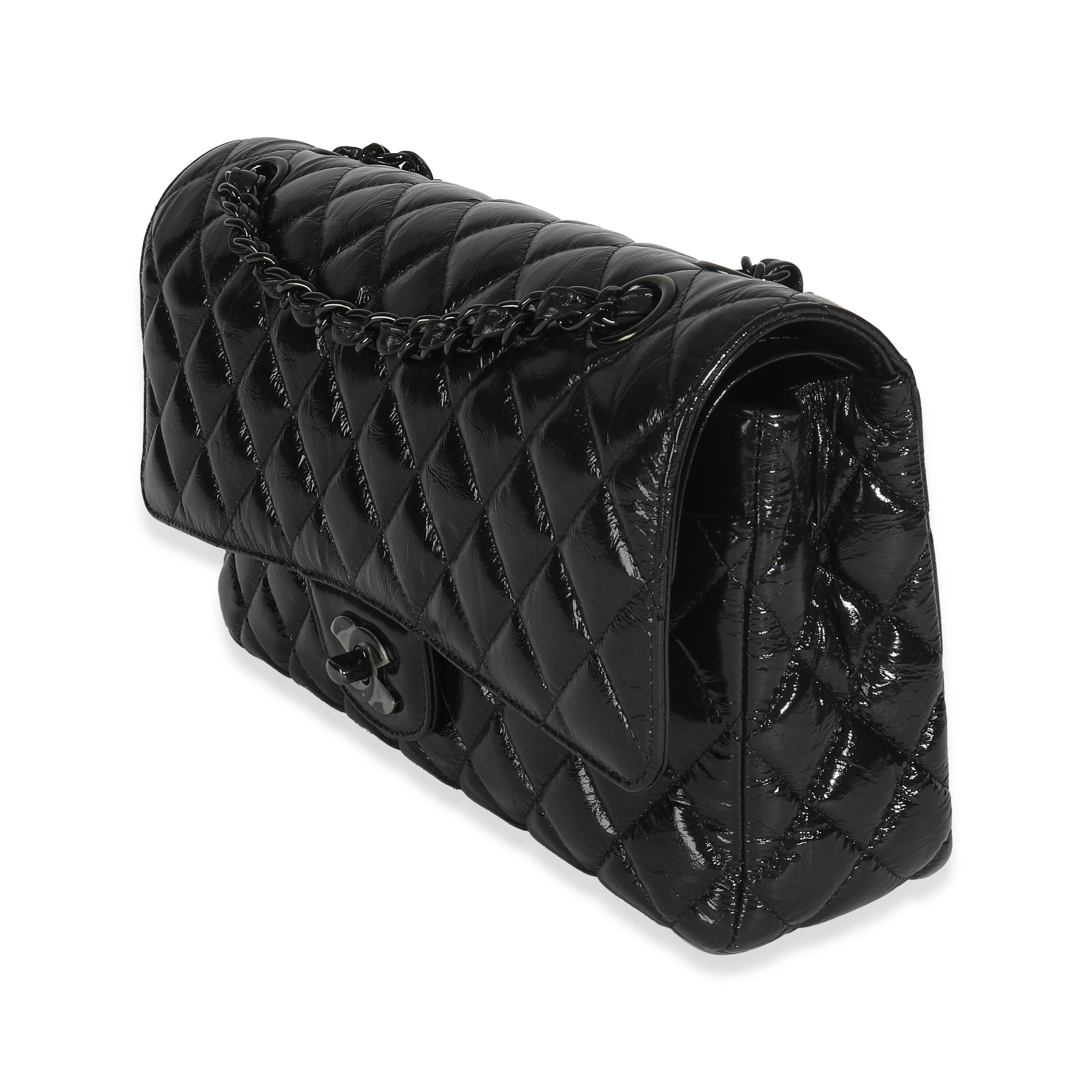 Chanel So Black Shiny Crumpled Quilted Calfskin Medium Classic Double Flap Bag Excellent état - En vente à New York, NY