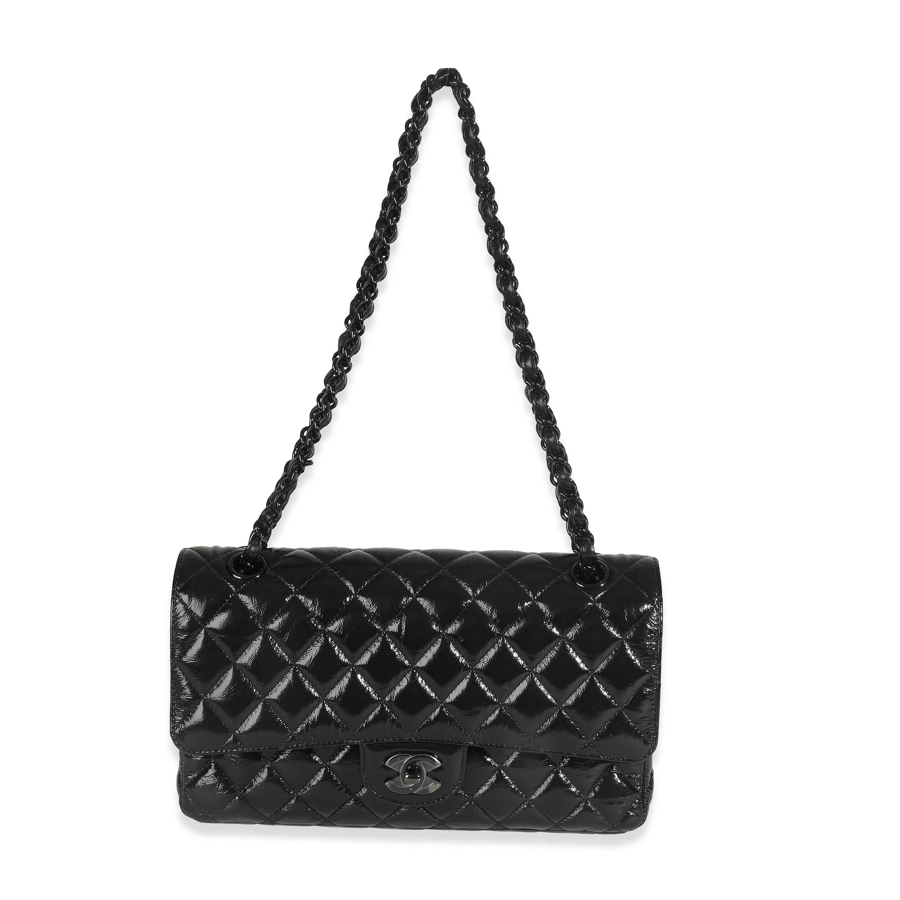 Chanel So Black Shiny Crumpled Quilted Calfskin Medium Classic Double Flap Bag en vente 1