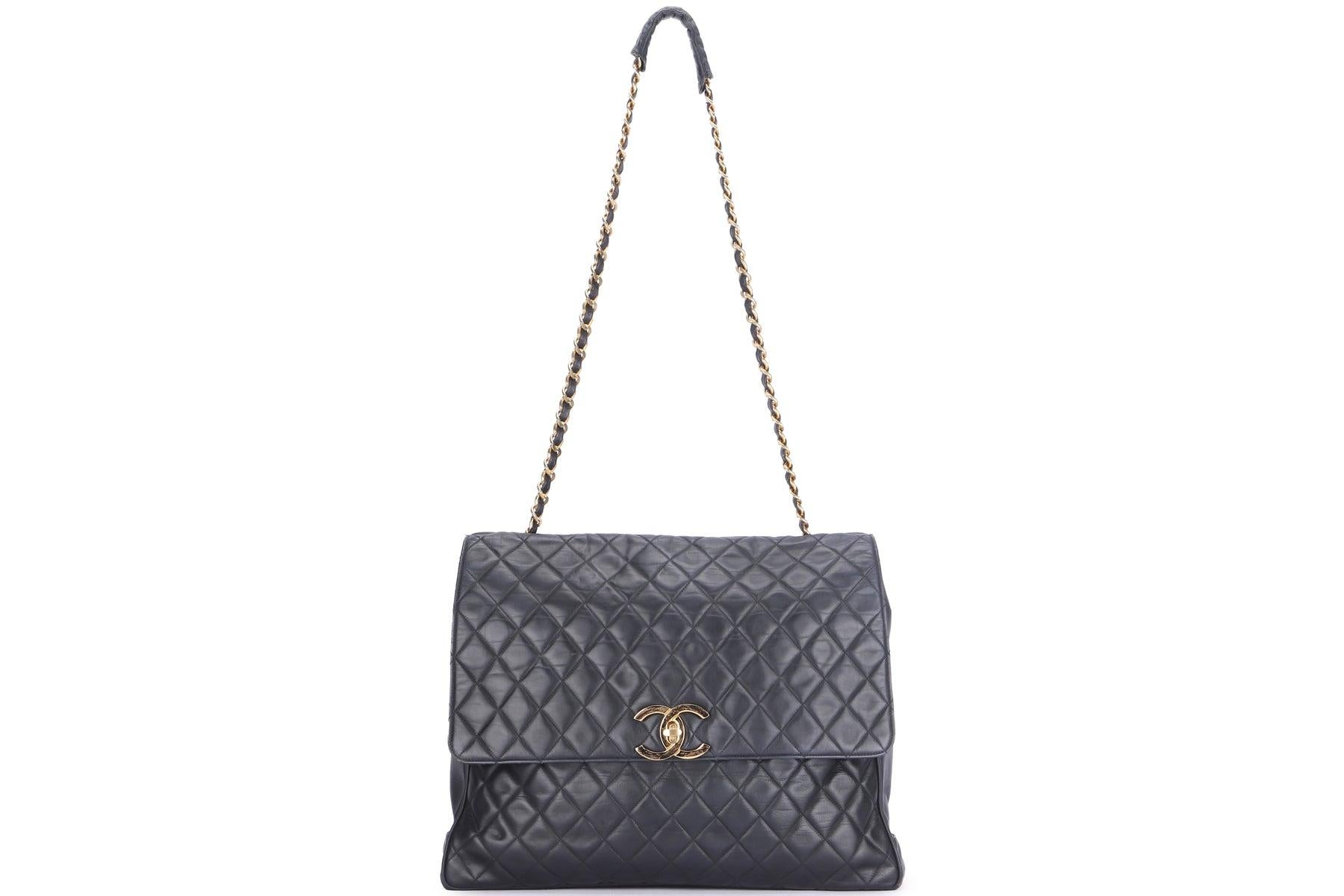 Borsa da viaggio Chanel So Black Vintage Caviar Large Business in vendita 2