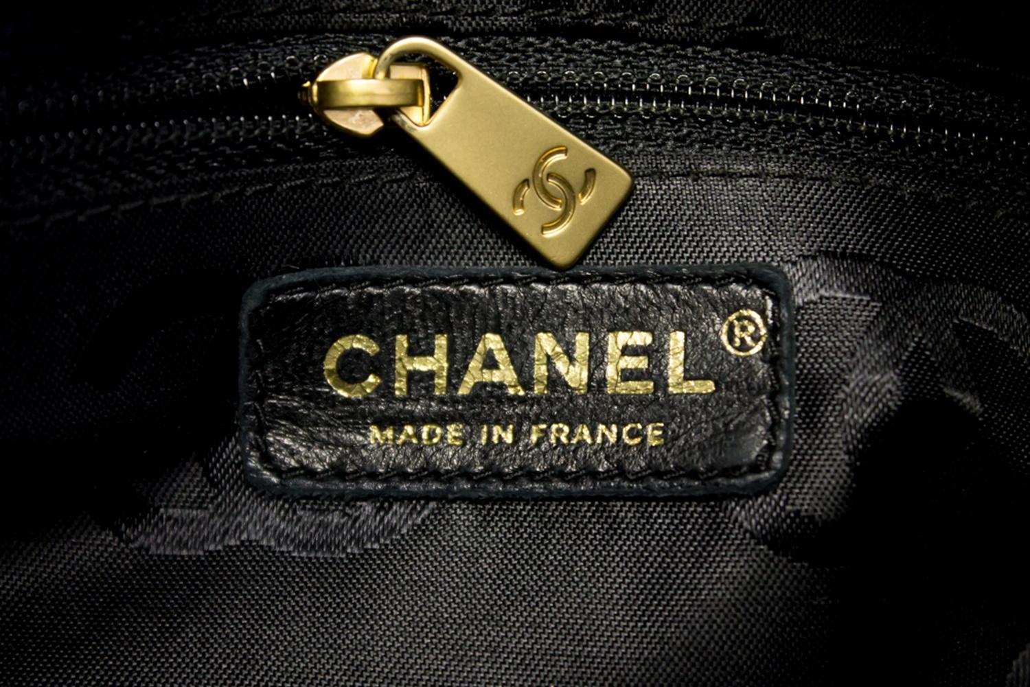 CHANEL Soft Caviar Chain Shoulder Bag Leather Black Zipper 11