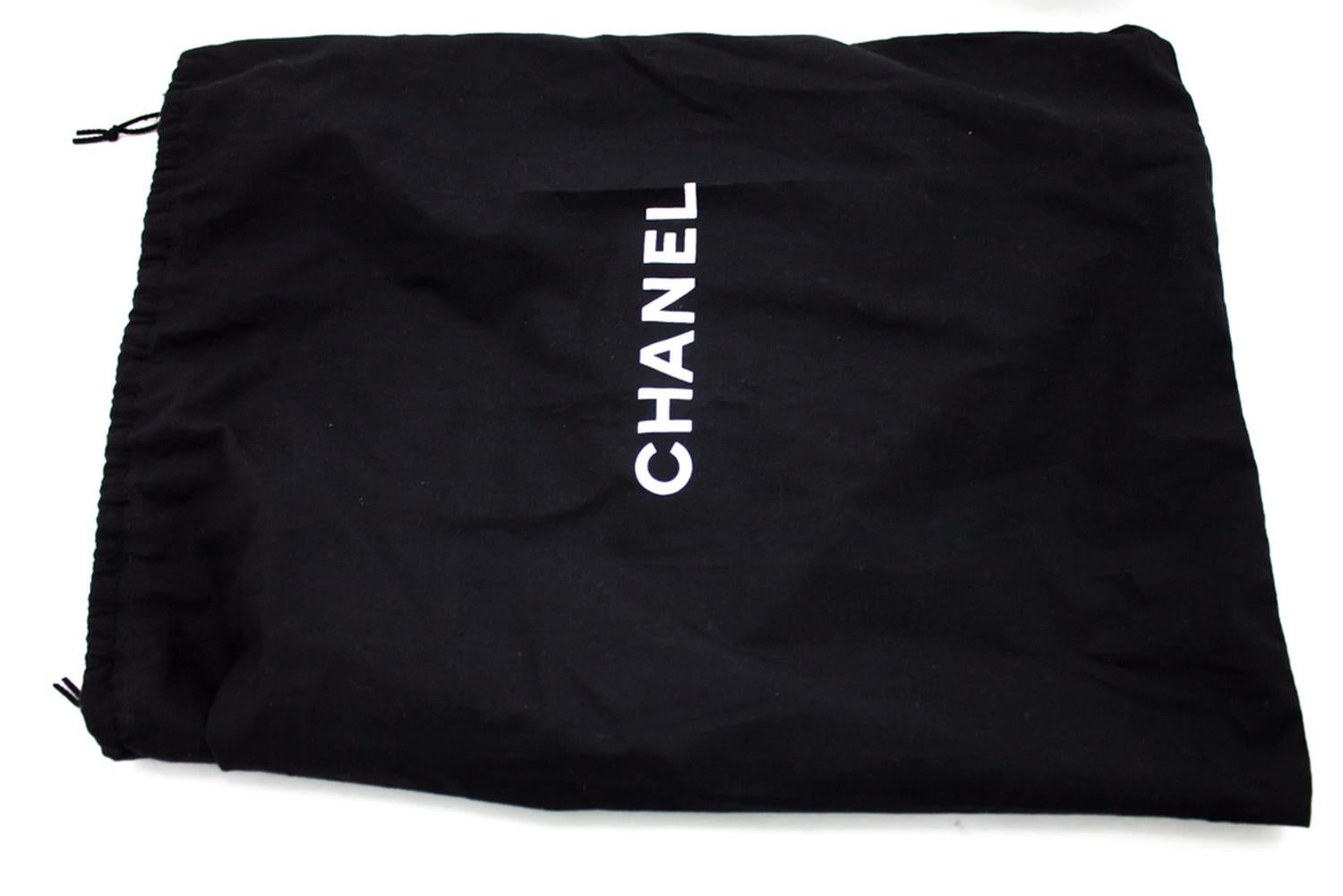 CHANEL Soft Caviar Chain Shoulder Bag Leather Black Zipper 16