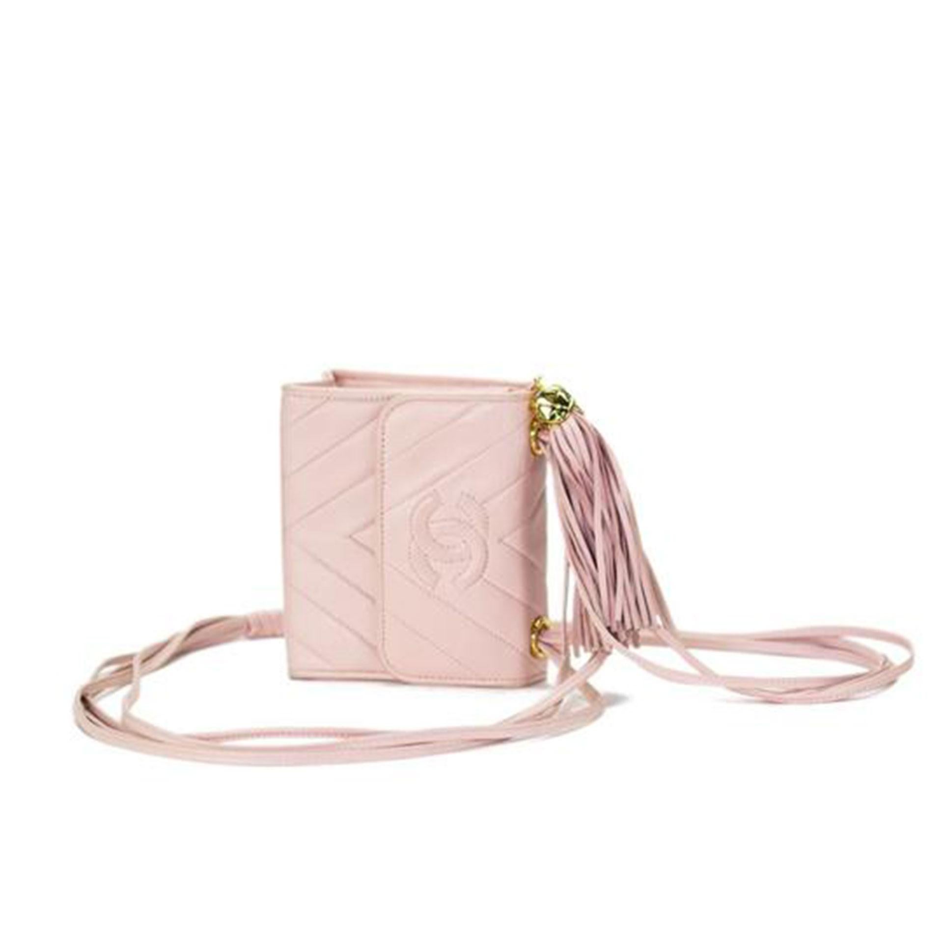 Chanel Soft Chevron Fringe Pink Lambskin Leather Shoulder Bag In Good Condition For Sale In Miami, FL