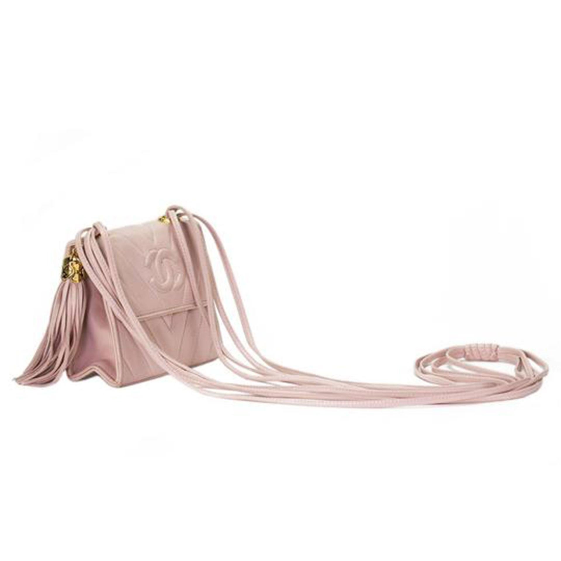 Women's or Men's Chanel Soft Chevron Fringe Pink Lambskin Leather Shoulder Bag For Sale