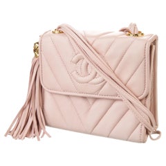 Chanel Borsa a tracolla in pelle di agnello rosa con frange Chevron morbide