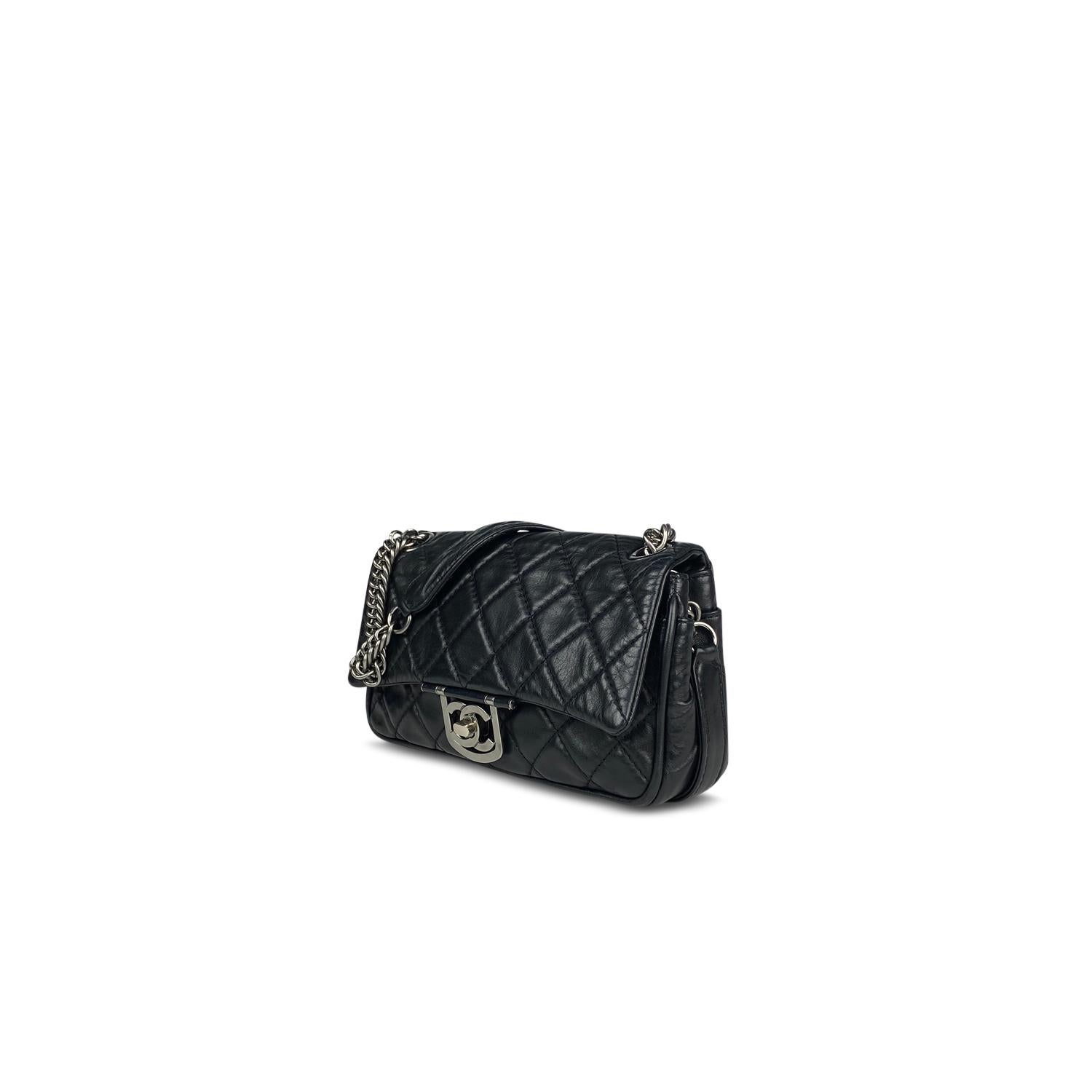 Black soft quilted lamb leather Chanel New Flap bag with

– Silver-tone hardware
– Chain-link and leather shoulder strap
– Tonal leather lining
– Three interior compartments, single zip pocket at interior wall and CC turn-lock closure at front
