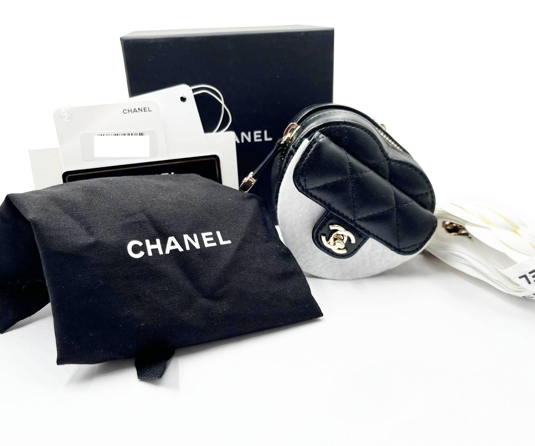 Chanel Sold Out Black Heart Pouch Necklace Wristlet Bag

* 32xxxxxx
* Made in Italy
* Comes with the tag, original box, dustbag, booklet, control number card, camellia and ribbon
* Brand New

-The heart is approximately 3.25″ x 3″ x 1.5″
-The