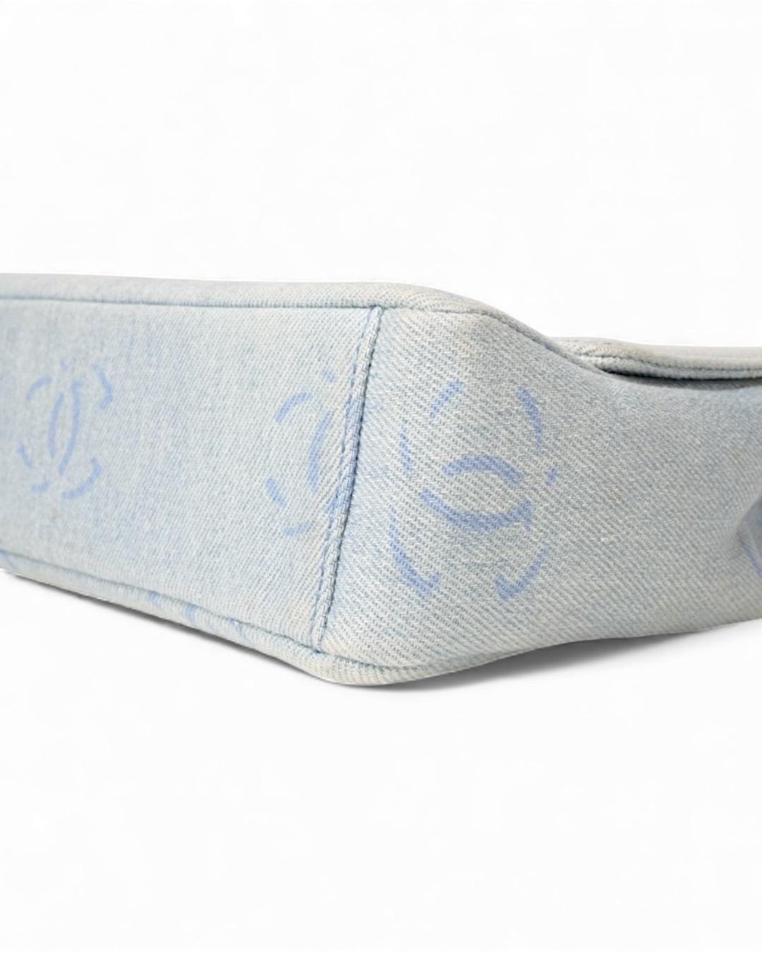 Chanel Sottospalla Chain CC Denim Azzurra en vente 3